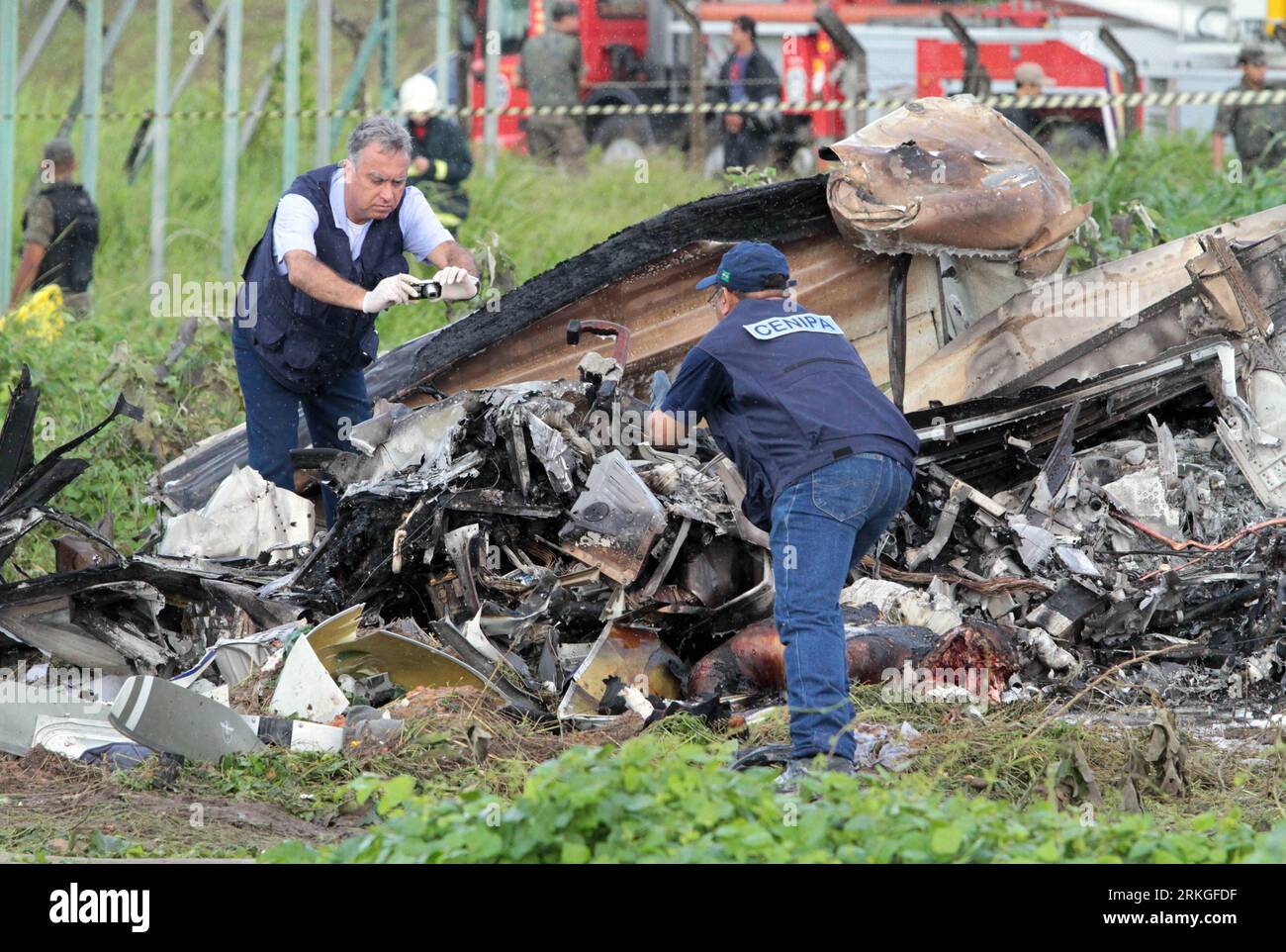 Let l 410 crash hires stock photography and images Alamy