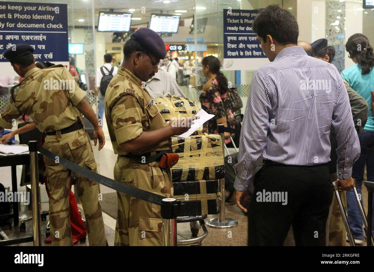 Airport india police hi-res stock photography and images - Alamy
