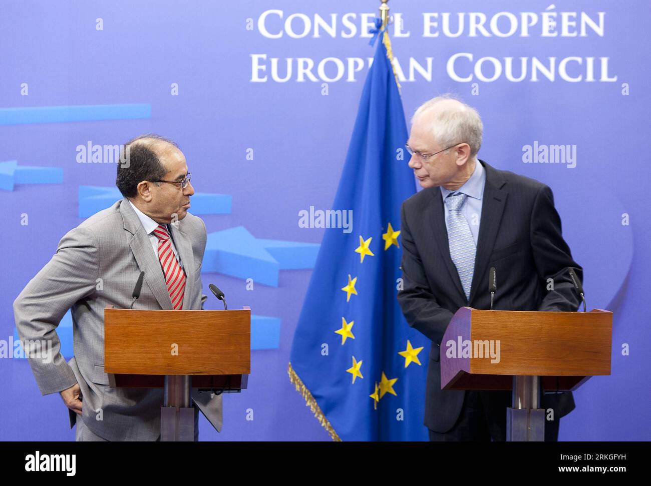 Bildnummer: 55593500  Datum: 14.07.2011  Copyright: imago/Xinhua (110714) -- BRUSSELS, July 14, 2011 (Xinhua) -- EU Council President Herman Van Rompuy(R) and visiting Chairman of the executive board of Libyan Transitional National Council, Mahmoud Jibril, react during a press conference at the European Headquarters in Brussels July 14, 2011.(Xinhua/Thierry Monasse)(yy) (2)BELGIUM-BRUSSELS-VAN ROMPUY-LIBYA-JIBRIL-PRESS CONFERENCE PUBLICATIONxNOTxINxCHN People Politik x0x xtm 2011 quer     Bildnummer 55593500 Date 14 07 2011 Copyright Imago XINHUA  Brussels July 14 2011 XINHUA EU Council Presid Stock Photo