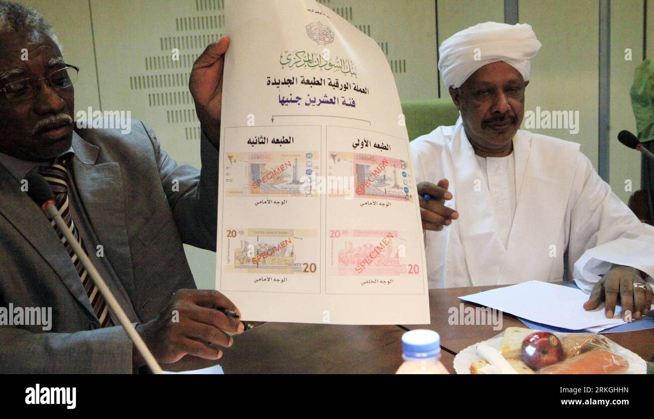Bildnummer: 55597862  Datum: 16.07.2011  Copyright: imago/Xinhua (110716) -- KHARTOUM, Jul. 16, 2011 (Xinhua) -- Officials from the Bank of Sudan show the samples of the new currency at a press conference in Khartoum on July 16, 2011. The Central Bank of Sudan on Saturday announced that it would launch a new currency this month to avoid risks of the issue of the currency of the newly born Republic of South Sudan. (Xinhua/Mohammed Babiker) (srb) SUDAN-KHARTOUM-NEW CURRENCY-TO ISSUE PUBLICATIONxNOTxINxCHN Wirtschaft People Währung Einführung neu neue xdf x0x premiumd 2011 quer     Bildnummer 555 Stock Photo