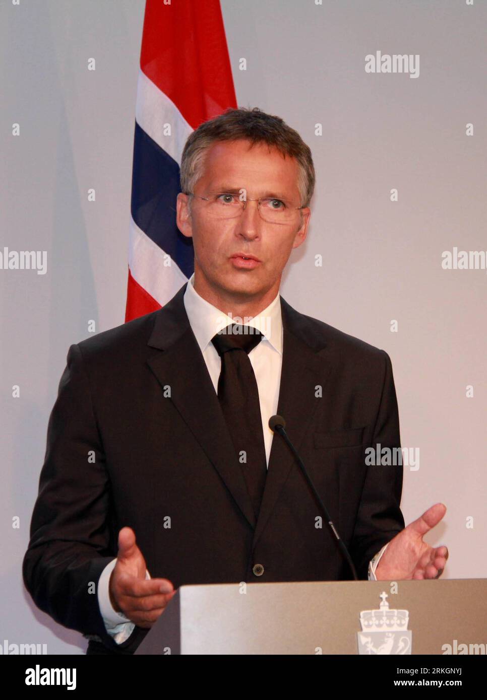 Bildnummer: 55610626  Datum: 23.07.2011  Copyright: imago/Xinhua (110723) -- OSLO, July 23, 2011 (Xinhua) -- Norwegian Prime Minister Jens Stoltenberg speaks at a press conference in Oslo, Norway, July 23, 2011. The death toll rose to 84 in the shootingspree Friday at a youth camp on the island of Utoeya, some 40 kilometers west of Oslo, police said on Saturday. (Xinhua/Liu Min)(axy) NORWAY-OSLO-PRIME MINISTER-PRESS PUBLICATIONxNOTxINxCHN Gesellschaft Norwegen Oslo Anschlag Terror Terroranschlag Bombenanschlag Regierungsviertel Amok Ferienlager Jugendlager Zeltlager Utoya People Politik xng 20 Stock Photo