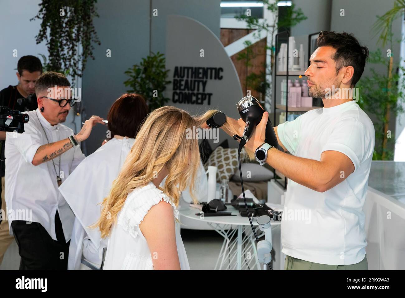 Hair sectioning hi-res stock photography and images - Alamy