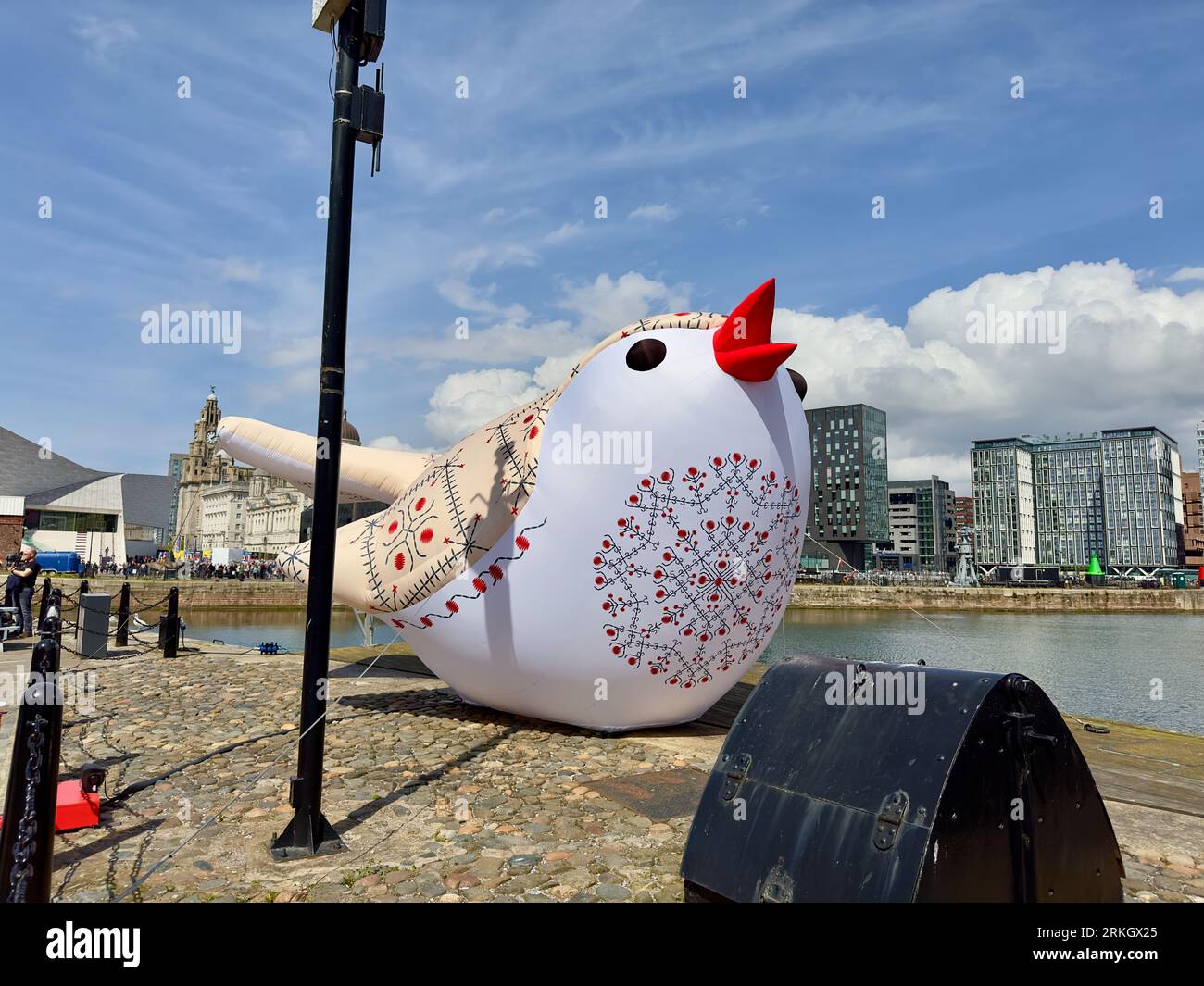 An areal view of a Solovey Bird perched on a railing in Liverpool, United Kingdom Stock Photo