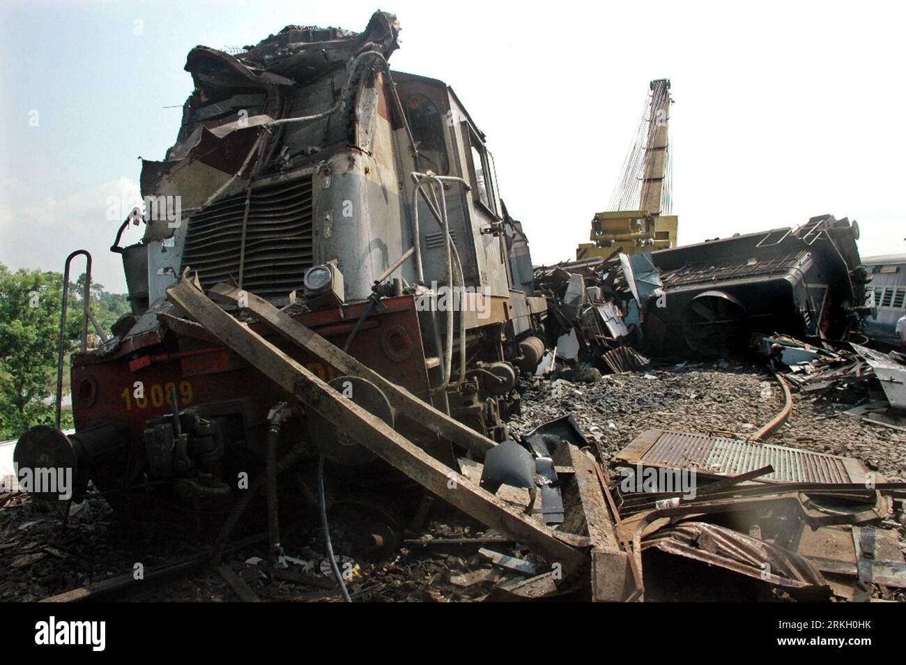 Bildnummer: 55672402  Datum: 31.07.2011  Copyright: imago/Xinhua (110801) -- CALCUTTA, Aug. 1, 2011 (Xinhua) -- Wrecked passenger carriages are seen at the site of a train accident scene at Jamirghata, some 350km away from Calcutta, capital of eastern Indian state West Bengal on July, 31, 2011. The death toll in the train collision Sunday evening in the eastern Indian state West Bengal has risen to three while 50 others were injured, said railway officials on Monday. (Xinhua Photo/Tumpa Mondal)(axy) INDIA-WEST BENGAL-TRAIN CRASH PUBLICATIONxNOTxINxCHN Gesellschaft Zugunglück Unglück Unfall Kra Stock Photo