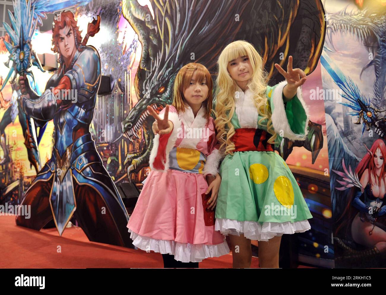 Bildnummer: 55675144  Datum: 02.08.2011  Copyright: imago/Xinhua (110802) -- HONG KONG, Aug. 2, 2011 (Xinhua) -- Anime fans dress themselves as their favourite animation characters at the Hong Kong Convention and Exhibition Centre in south China s Hong Kong, Aug. 2, 2011. The 13th Ani-Com & Games Hong Kong closed here Tuesday. Nearly 700,000 fans and industry insiders from across the globe visited the five-day animation festival. (Xinhua/Chen Xiaowei) (hy) (ljh) CHINA-HONG KONG-ANIMATION FESTIVAL (CN) PUBLICATIONxNOTxINxCHN Gesellschaft Messe Spielemesse Cartoonmesse Computerspiel Hongkong xtm Stock Photo