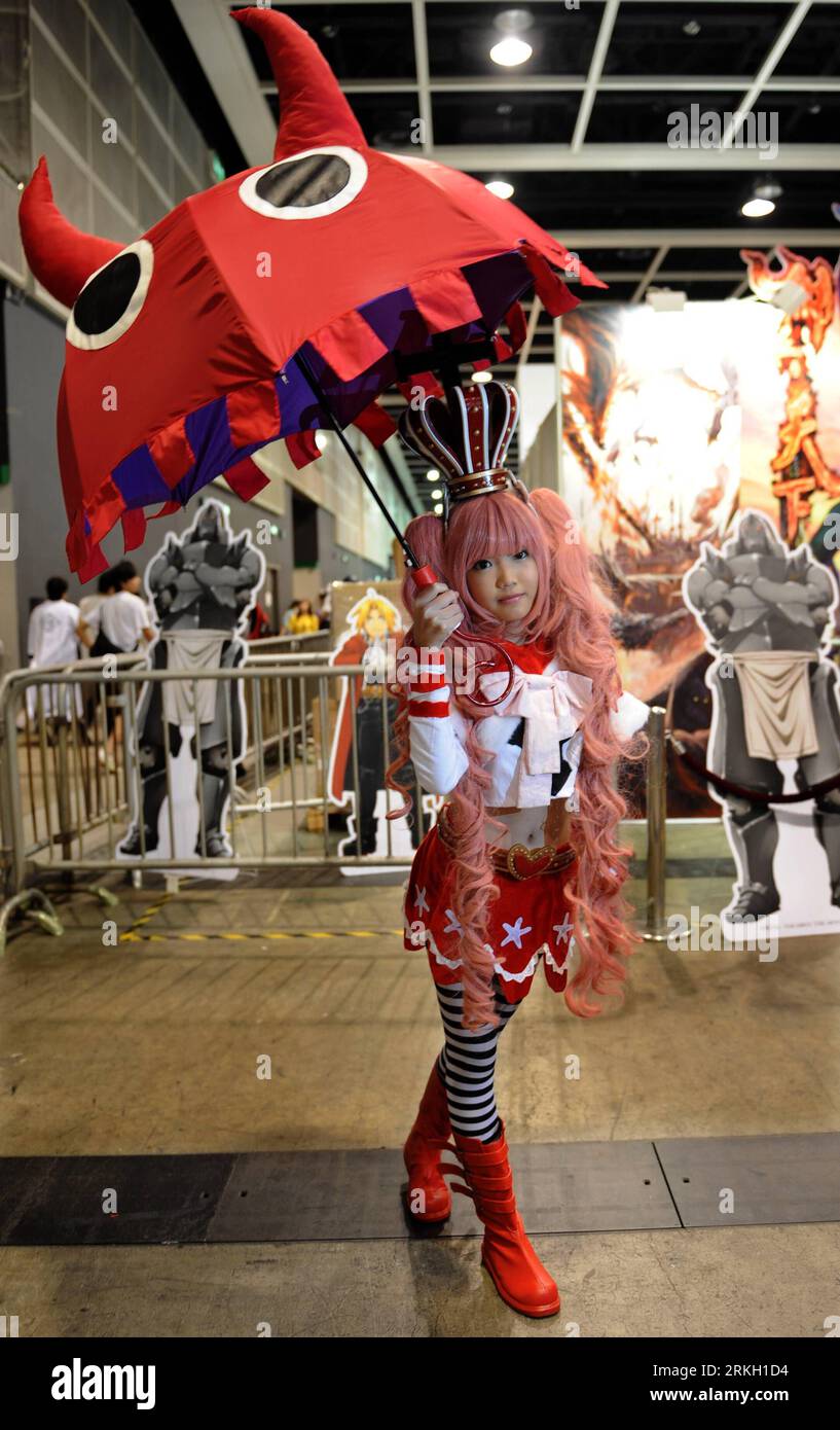Bildnummer: 55675145  Datum: 02.08.2011  Copyright: imago/Xinhua (110802) -- HONG KONG, Aug. 2, 2011 (Xinhua) -- An anime fan dresses herself as their favourite animation characters at the Hong Kong Convention and Exhibition Centre in south China s Hong Kong, Aug. 2, 2011. The 13th Ani-Com & Games Hong Kong closed here Tuesday. Nearly 700,000 fans and industry insiders from across the globe visited the five-day animation festival. (Xinhua/Chen Xiaowei) (hy) (ljh) CHINA-HONG KONG-ANIMATION FESTIVAL (CN) PUBLICATIONxNOTxINxCHN Gesellschaft Messe Spielemesse Cartoonmesse Computerspiel Hongkong xt Stock Photo