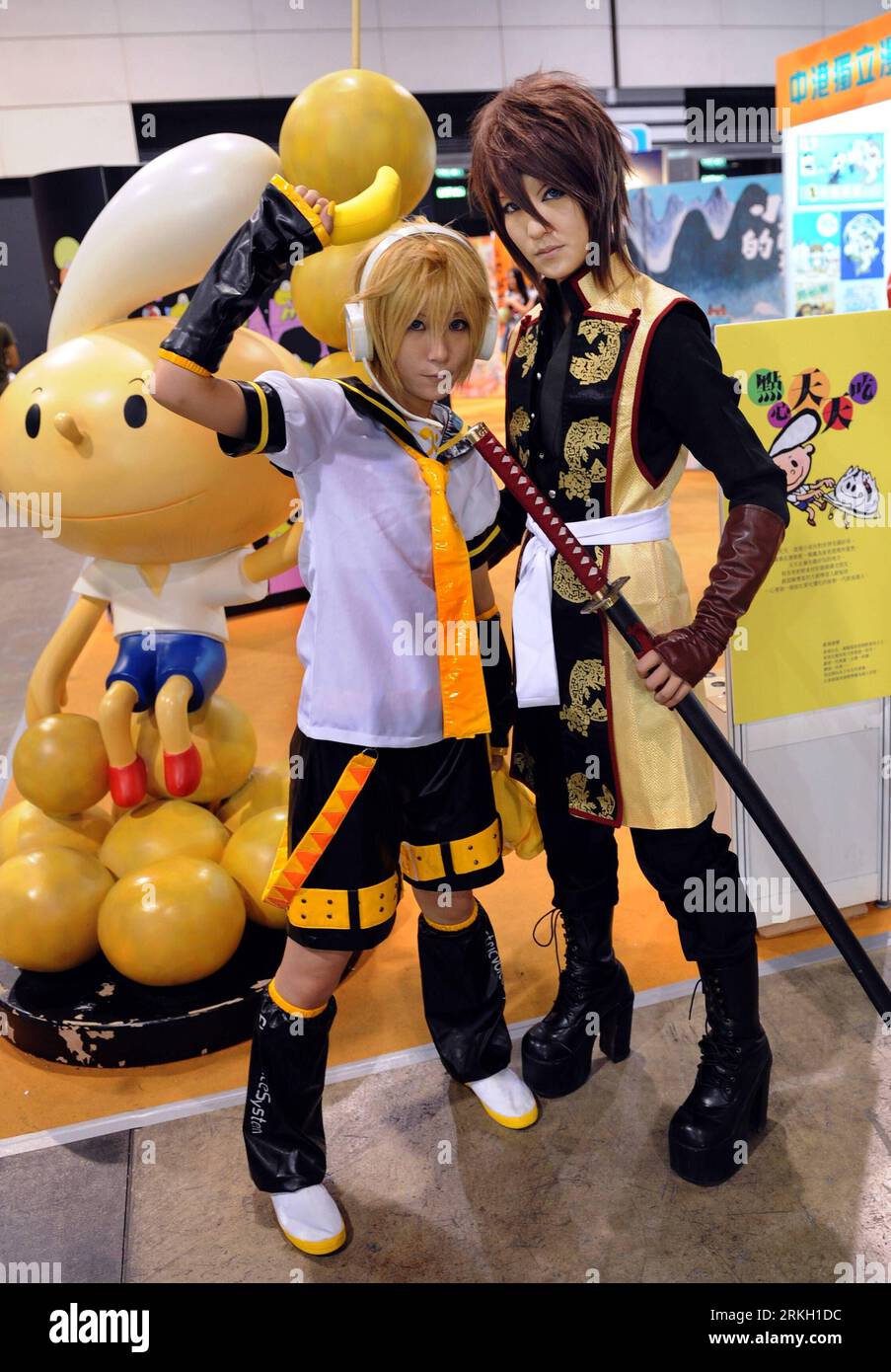 Bildnummer: 55675146  Datum: 02.08.2011  Copyright: imago/Xinhua (110802) -- HONG KONG, Aug. 2, 2011 (Xinhua) -- Anime fans dress themselves as their favourite animation characters at the Hong Kong Convention and Exhibition Centre in south China s Hong Kong, Aug. 2, 2011. The 13th Ani-Com & Games Hong Kong closed here Tuesday. Nearly 700,000 fans and industry insiders from across the globe visited the five-day animation festival. (Xinhua/Chen Xiaowei) (hy) (ljh) CHINA-HONG KONG-ANIMATION FESTIVAL (CN) PUBLICATIONxNOTxINxCHN Gesellschaft Messe Spielemesse Cartoonmesse Computerspiel Hongkong xtm Stock Photo