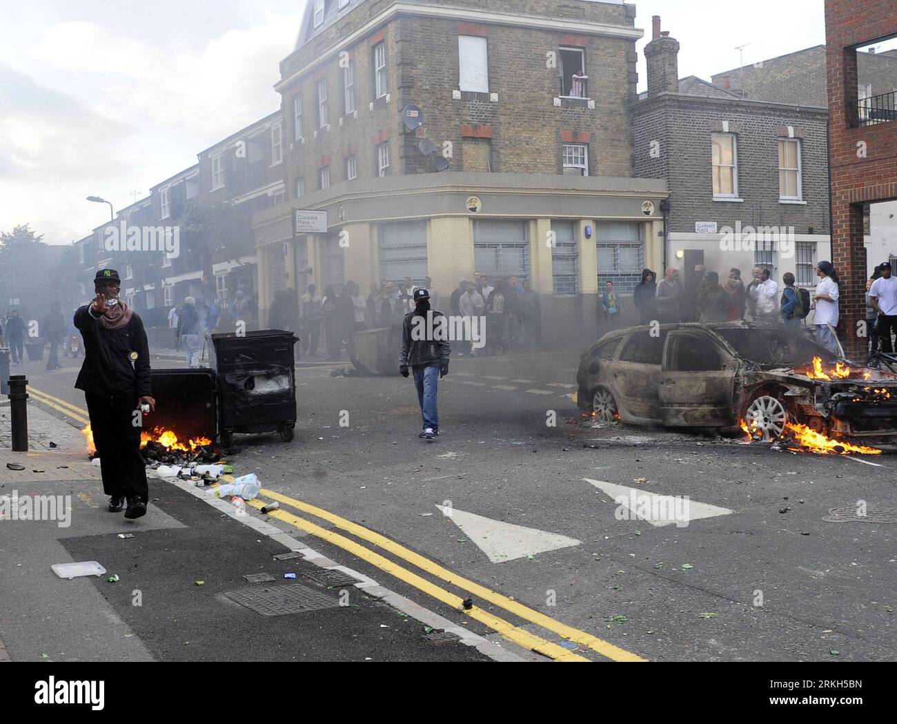 Hackney Riot Bus Hackney looting hi-res stock photography and images - Alamy
