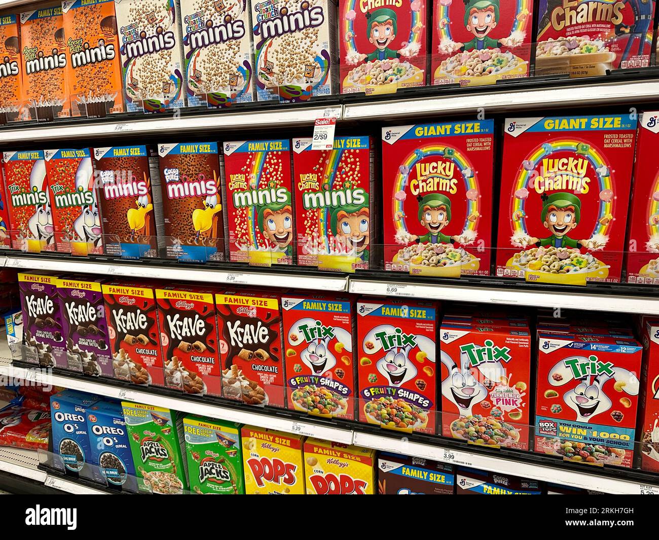 Various boxes of high sugar breakfast cereals on a store shelf Stock Photo