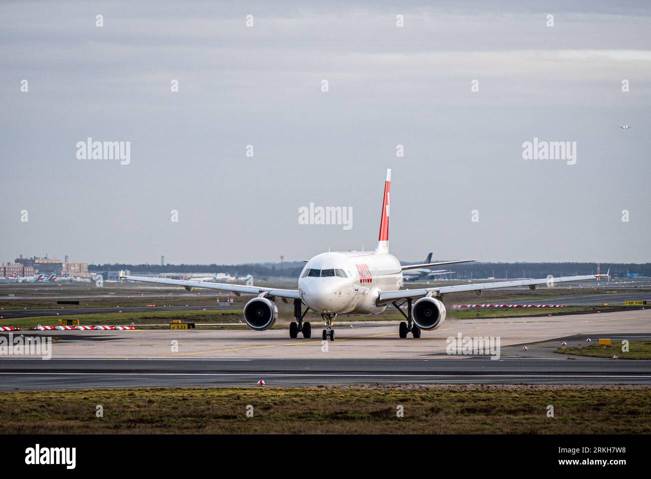 Aircraft take off flight hi-res stock photography and images - Alamy