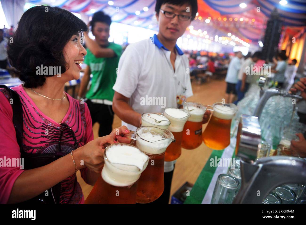 チャイナ China beer brands hi-res stock photography and images - Page 2 - Alamy