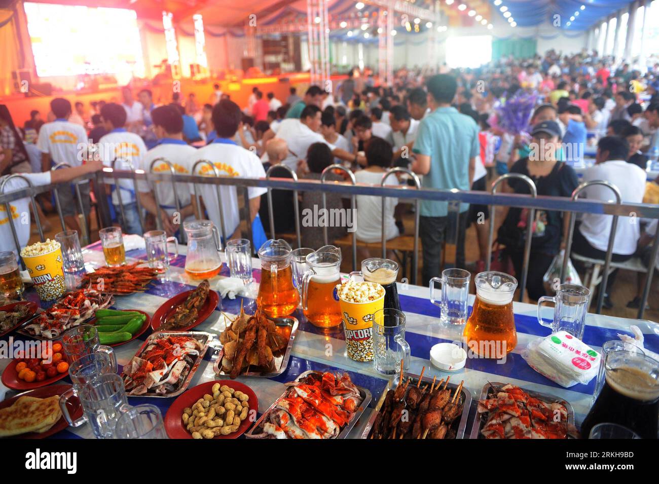 チャイナ China beer brands hi-res stock photography and images - Page 2 - Alamy