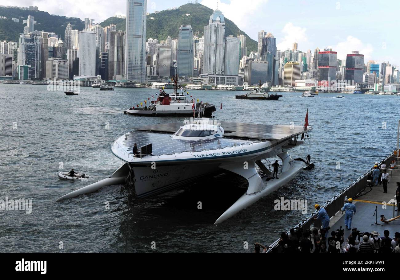 Bildnummer: 55765024  Datum: 15.08.2011  Copyright: imago/Xinhua (110815) -- HONG KONG, Aug. 15, 2011 (Xinhua) -- MS Turanor PlanetSolar, a solar powered boat, sails at the Victoria Harbor in Hong Kong, south China, Aug. 15, 2011. The solar powered catamaran, MS Turanor PlanetSolar, arrived at Hong Kong on Monday. PlanetSolar, a 31-meter-long ship with a total of 500 square meters solar battery, will anchor in Hong Kong from Aug. 15 to Aug. 23, as a waypoint during its voyage around the world. (Xinhua/Song Zhenping) (xzj) CHINA-HONG KONG-SOLAR CATAMARAN-MS TURANOR PLANET SOLAR-ARRIVAL (CN) PUB Stock Photo