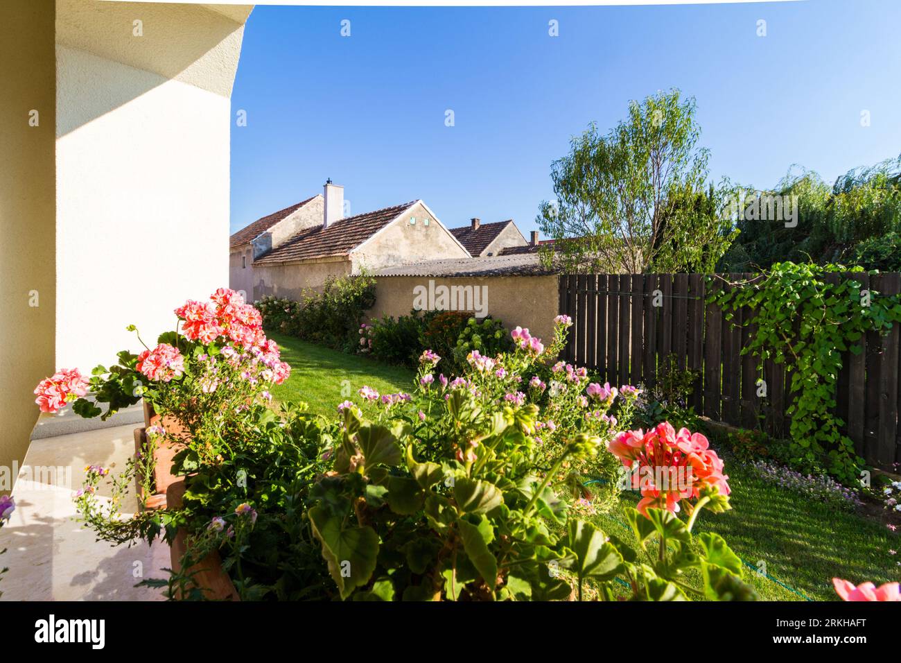 Flowers along fence hi-res stock photography and images - Alamy