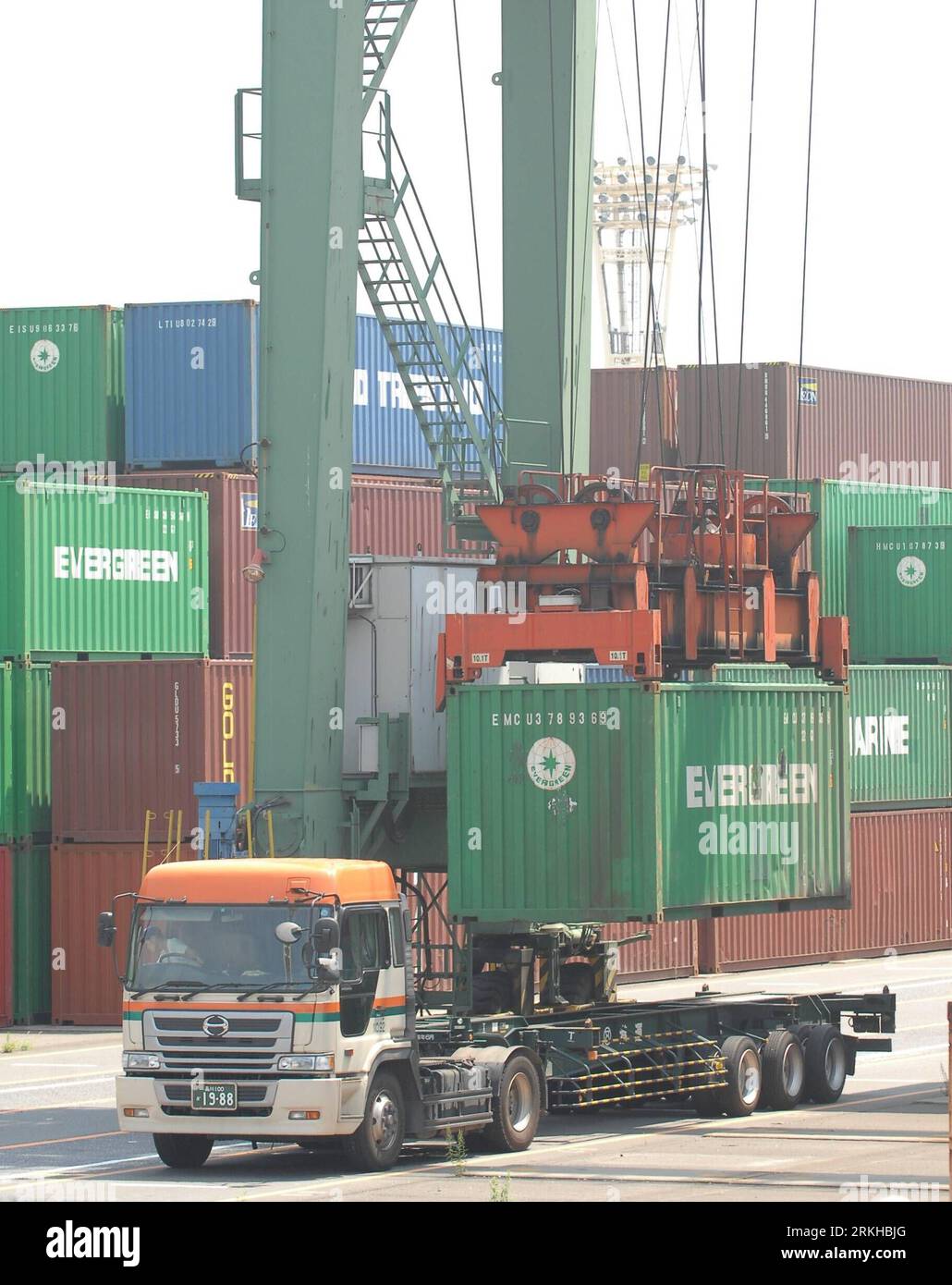 Container hafen japan hi-res stock photography and images - Alamy