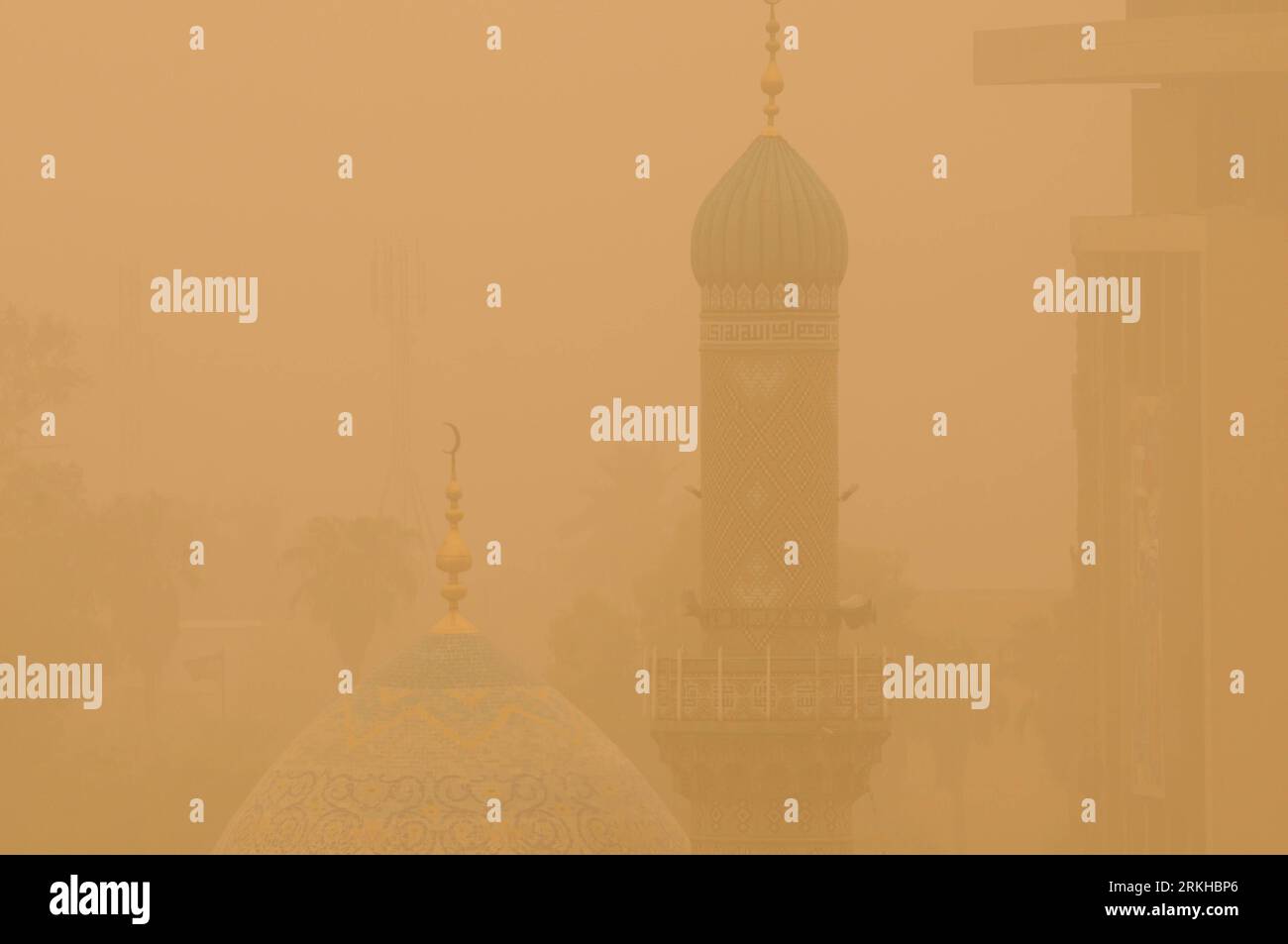Iraq baghdad dust hi-res stock photography and images - Alamy Iraq baghdad dust hi-res stock photography and images - Alamy