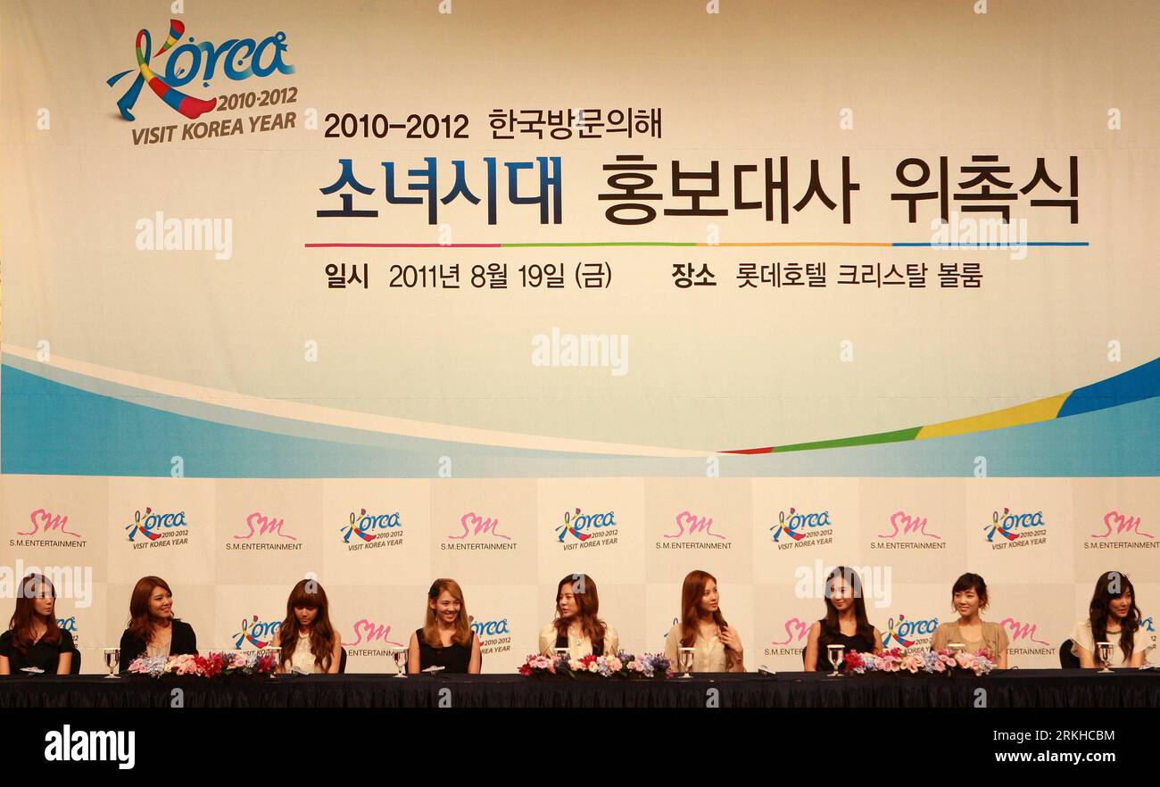 Bildnummer: 55806414  Datum: 19.08.2011  Copyright: imago/Xinhua (110819) -- SEOUL, Aug. 19, 2011 (Xinhua) -- South Korean pop girl group Girls Generation members attends a promotional event in Seoul on Aug. 19 that marked their appointment as a honorary publicity ambassador for the Visit Korea Committee. (Xinhua/Park Jin hee)(qs) SOUTH KOREA-SEOUL-PROMOTION-TOURISM PUBLICATIONxNOTxINxCHN Gesellschaft xda 2011 quer  o0 People Musik    Bildnummer 55806414 Date 19 08 2011 Copyright Imago XINHUA  Seoul Aug 19 2011 XINHUA South Korean Pop Girl Group Girls Generation Members Attends a promotional E Stock Photo