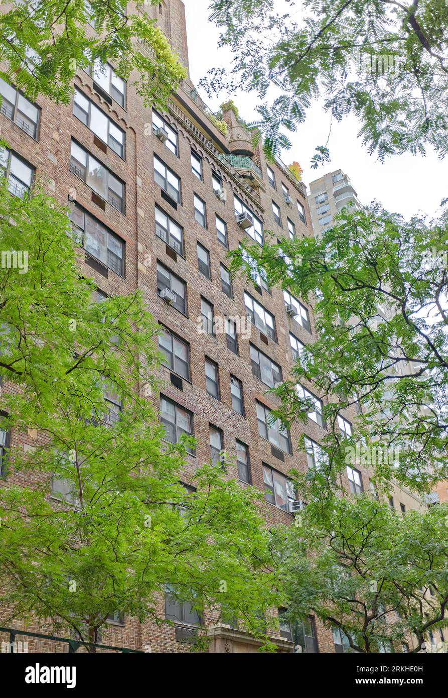 235 East 73rd Street is one of six Emery Rothdesigned apartment