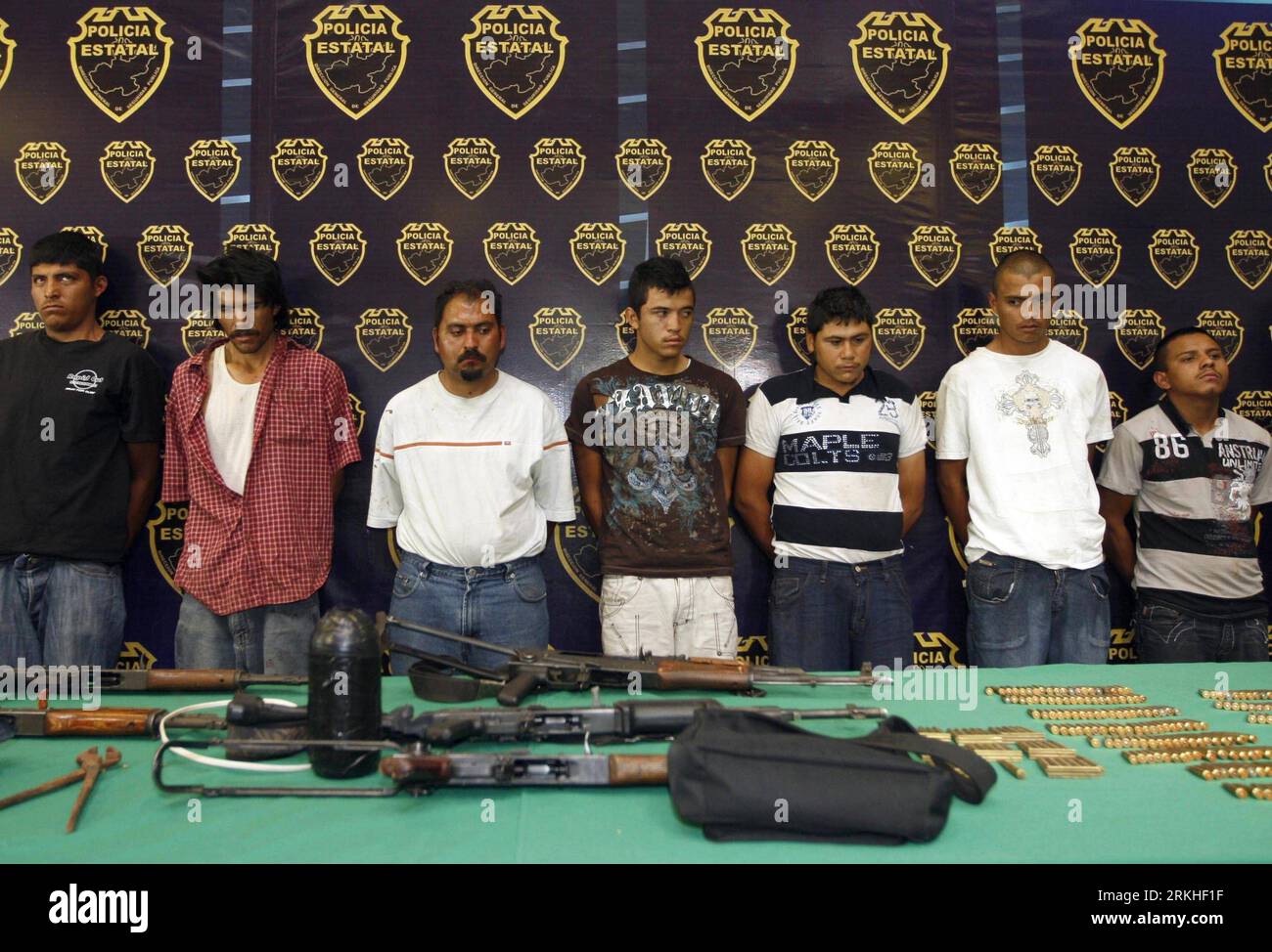 Bildnummer: 55818824  Datum: 23.08.2011  Copyright: imago/Xinhua (110824) -- GUADALAJARA, Aug. 24, 2011 (Xinhua) -- Alleged memebers of Los Zetas drug cartel are presented to the media in Guadalajara, Mexico, on Aug. 23, 2011. A clash between memebers of the Ministry of Public Security of the State and alleged members of the drug cartel Los Zetas leaves four gunmen dead and one policeman injured, within the limits of Jalisco and Zacatecas. Those under arrest brought with them three AK-47 rifles and six camouflage uniforms. (Xinhua/Xolo) (py) MEXICO-GUADALAJARA-DRUGS-CONFRONTATION PUBLICATIONxN Stock Photo