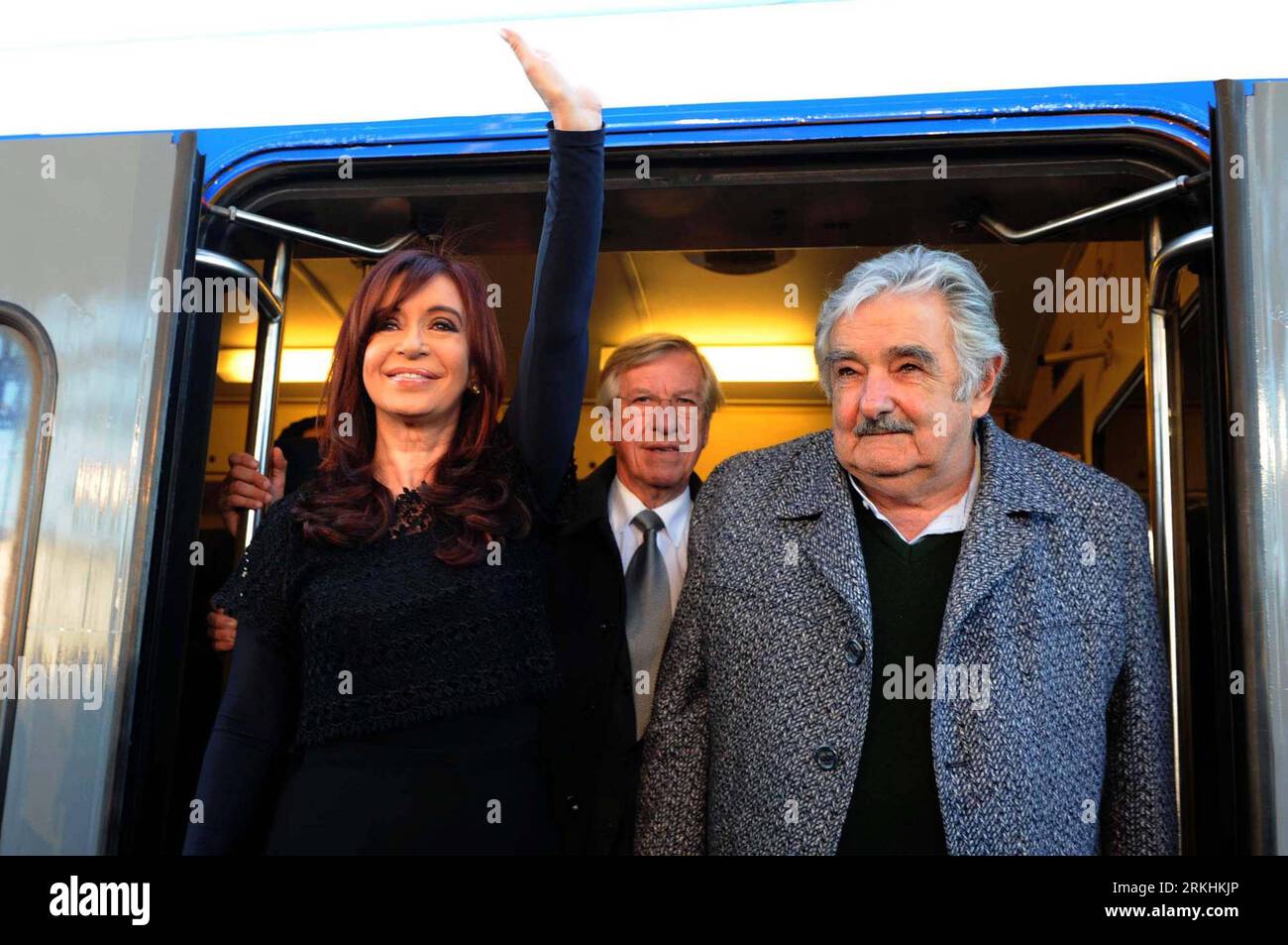 Bildnummer: 55848499  Datum: 29.08.2011  Copyright: imago/Xinhua (110830) -- SALTO, Aug, 30, 2011 (Xinhua) -- Argentina s President Cristina Fernandez de Kirchner (L) and Uruguay s President Jose Mujica board a new train that will join their countries by rail for the first time, in Concordia, Argentina, as they leave for Salto, Uruguay, August 29, 2011. The new train line joins the two cities across the Uruguay River, and will eventually unite the existing rail networks of both countries, according to the Argentine government. (Xinhua/Nicolas Celaya) (yc) ARGENTINA-CONCORDIA-URUGUAY-RAILWAY PU Stock Photo