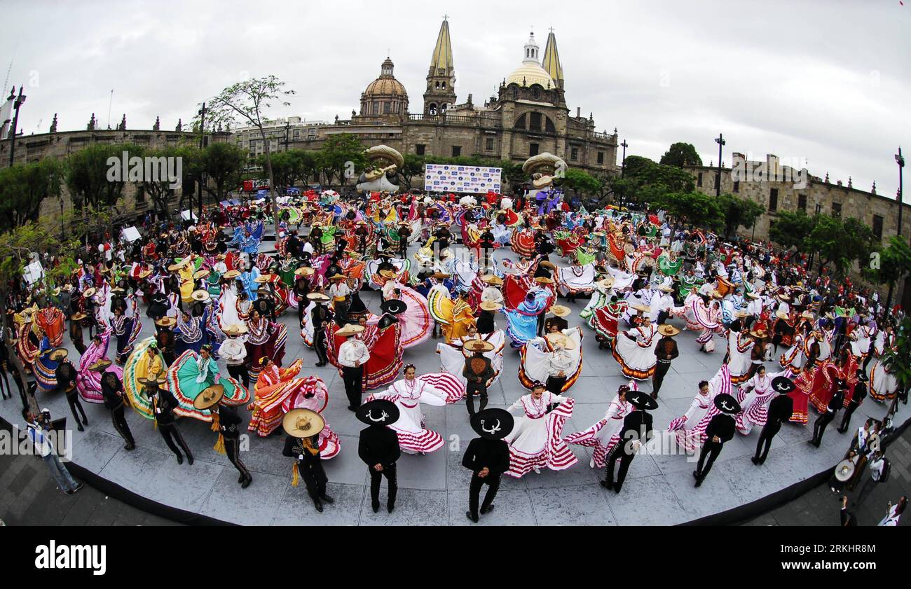 110904 -- GUADALAJARA, Sept. 4, 2011 Xinhua -- Mariachis and dancers participate in a performance to set a new Guinness Record, as the folk dance with the largest number of people participating simultaneously for 10 minutes, at Liberation Square, in Guadalajara, Mexico, on Sept. 3, 2011. A total of 272 pairs of dancers took part in the performance. Xinhua/Xolo jg MEXICO-GUADALAJARA-GUINNES RECORD PUBLICATIONxNOTxINxCHN Stock Photo