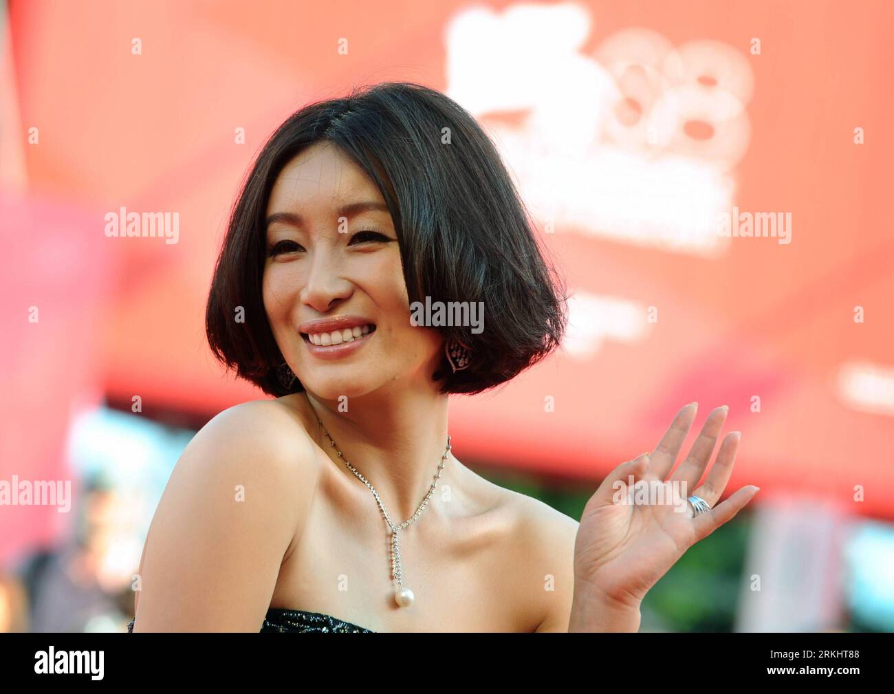 Bildnummer: 55896877  Datum: 05.09.2011  Copyright: imago/Xinhua (110906) -- VENICE, Sept. 6, 2011 (Xinhua) -- Actress Qin Hailu poses on the red carpet for the premiere of the Chinese Hong Kong film Taojie (A Simple Life) at the 68th Venice International Film Festival in Venice, Italy, Sept. 5, 2011. (Xinhua/Wang Qingqin) (djj) ITALY-VENICE-FILM FESTIVAL-TAOJIE-PREMIERE PUBLICATIONxNOTxINxCHN People Film Kultur 68 Filmfestival Venedig Entertainment Filmpremiere Porträt x0x xtm premiumd 2011 quer      55896877 Date 05 09 2011 Copyright Imago XINHUA  Venice Sept 6 2011 XINHUA actress Qin Hailu Stock Photo