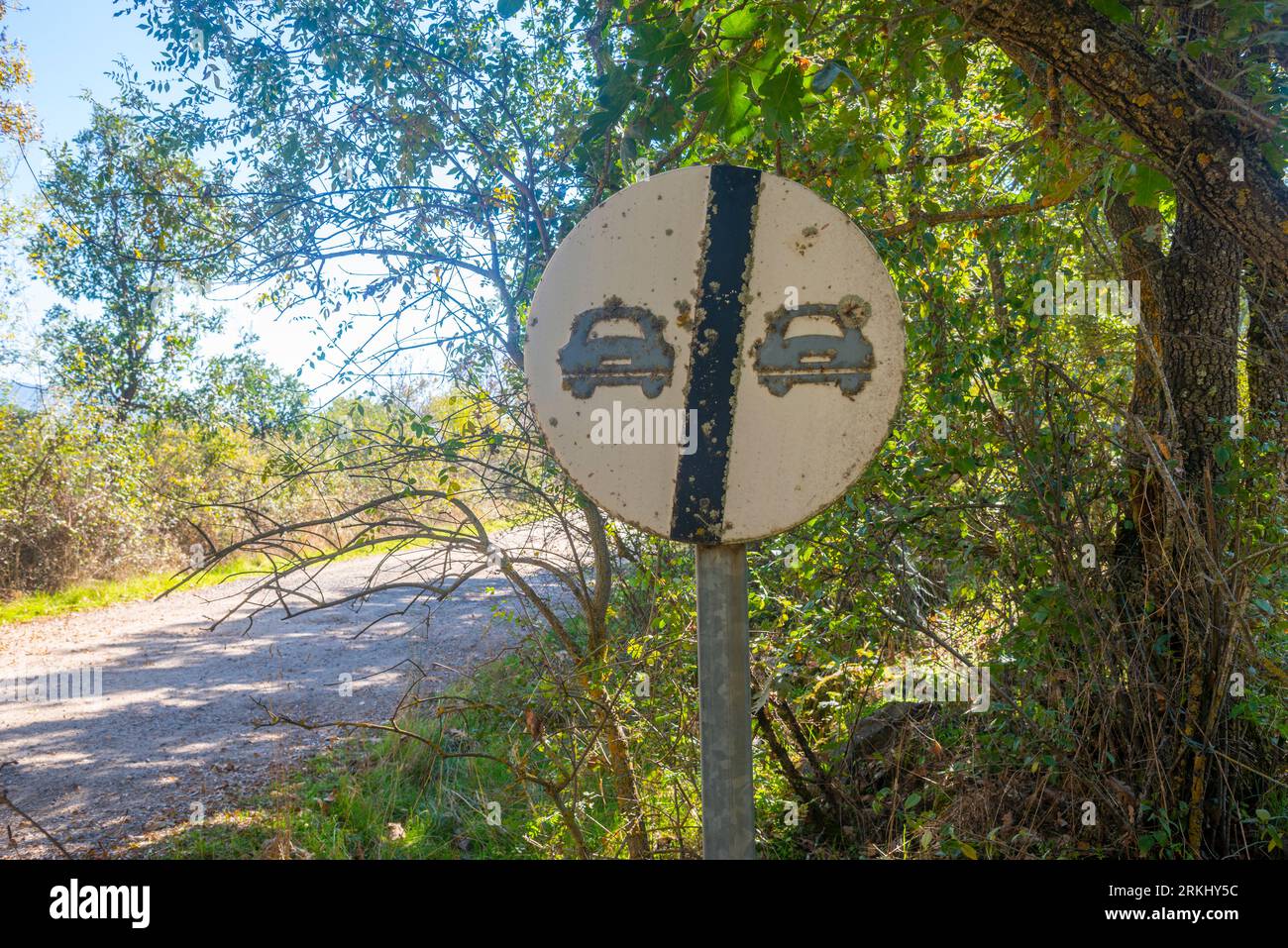Old traffic signal: No overtaking. Piñuecar, Madrid province, Spain. Stock Photo