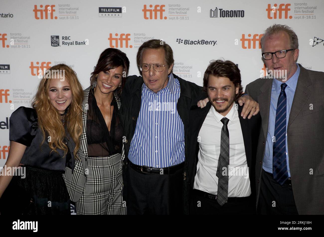 Bildnummer: 55941771  Datum: 11.09.2011  Copyright: imago/Xinhua (110912) -- TORONTO, Sept. 12, 2011 (Xinhua) -- Actresses Juno Temple and Gina Gershon, director William Friedkin, actor Emile Hirsch and screenwriter Tracy Letts (L to R) pose for photos before the screening of Killer Joe at Ryerson Theater during the 36th Toronto International Film Festival in Toronto, Canada, Sept.11, 2011. (Xinhua/Zou Zheng)(axy) CANADA-TORONTO INTERNATIONAL FILM FESTIVAL- KILLER JOE PUBLICATIONxNOTxINxCHN People Film Filmfestival x0x xtm premiumd 2011 quer      55941771 Date 11 09 2011 Copyright Imago XINHUA Stock Photo