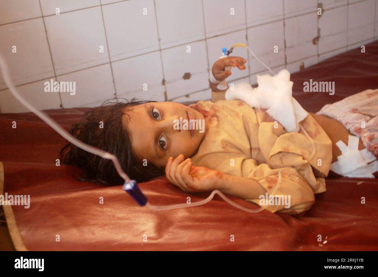 School girl receives medical treatment hi-res stock photography and images  - Alamy, image size:1300x953