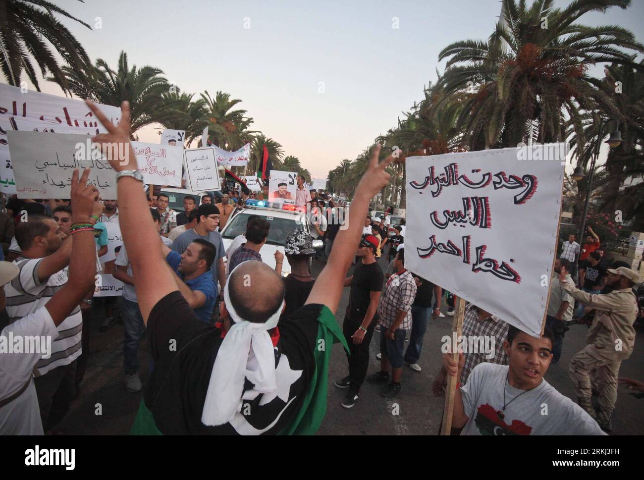 Bildnummer: 55972479  Datum: 14.09.2011  Copyright: imago/Xinhua (110914) -- TRIPOLI, Sept. 14, 2011 (Xinhua) -- Hundreds of Libyans demonstrate against religious and political intolerance during a massive march in Tripoli, Libya, Sept. 14, 2011. Some Libyan political and religious activists like Dr. AliAlSalabi had made statements against the NTC in several occasions which provoked the majority of Libyan citizens to protest against their attitude. (Xinhua/Amru Salahuddien) (wjd) LIBYA-DEMONSTRATION-AGAINST INTOLERANCE PUBLICATIONxNOTxINxCHN Gesellschaft Politik Demo Protest Religion Intoleran Stock Photo
