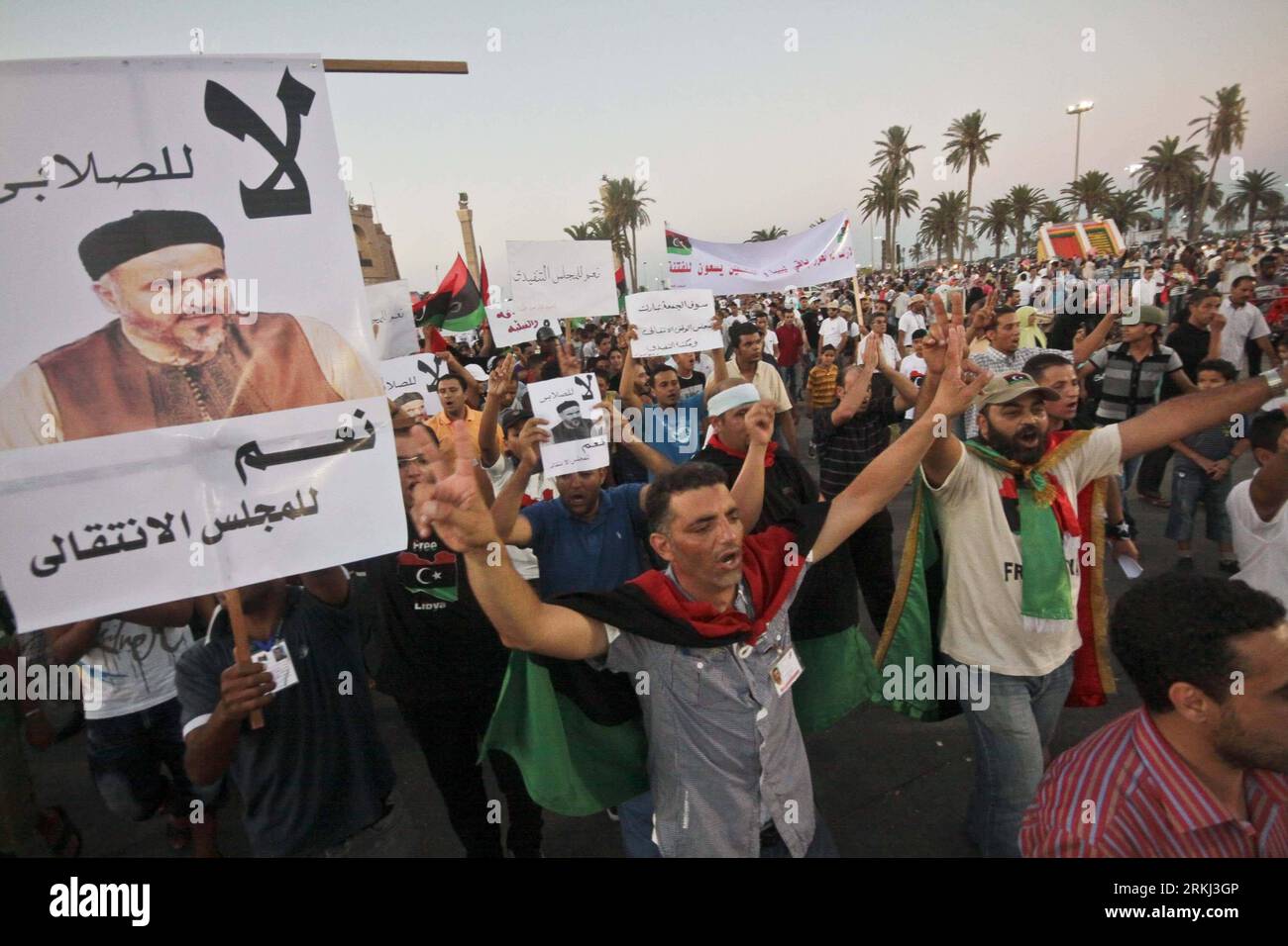 Bildnummer: 55972481  Datum: 14.09.2011  Copyright: imago/Xinhua (110914) -- TRIPOLI, Sept. 14, 2011 (Xinhua) -- Hundreds of Libyans demonstrate against religious and political intolerance during a massive march in Tripoli, Libya, Sept. 14, 2011. Some Libyan political and religious activists like Dr. AliAlSalabi had made statements against the NTC in several occasions which provoked the majority of Libyan citizens to protest against their attitude. (Xinhua/Amru Salahuddien) (wjd) LIBYA-DEMONSTRATION-AGAINST INTOLERANCE PUBLICATIONxNOTxINxCHN Gesellschaft Politik Demo Protest Religion Intoleran Stock Photo