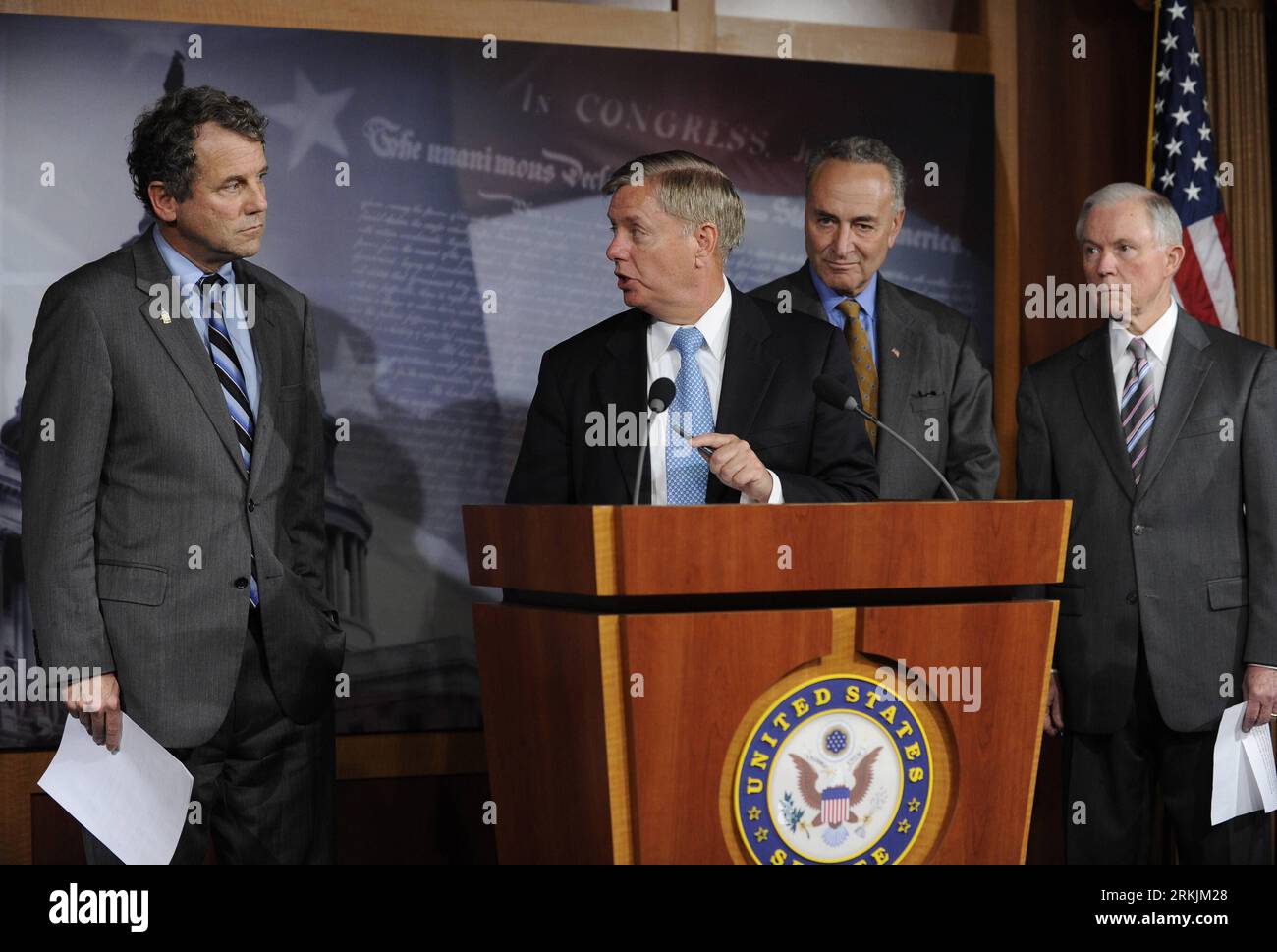Bildnummer: 56143854  Datum: 03.10.2011  Copyright: imago/Xinhua (111004) -- WASHINGTON, Oct. 4, 2011 (Xinhua) -- (L-R) U.S. Senators Sherrod Brown, Lindsey Graham, Chuck Schumer and Jeff Sessions attend a press conference in Washington D.C., on Oct. 3, 2011. The U.S. Senate voted Monday to allow a debate on a controversial bill on so-called currency manipulation by China amid strong opposition from China and U.S. business groups. (Xinhua/Zhang Jun) (nxl) US-WASHINGTON-SENATE-EXCHANGE RATE-PRESS CONFERENCE PUBLICATIONxNOTxINxCHN People Politik xjh x0x premiumd 2011 quer      56143854 Date 03 1 Stock Photo