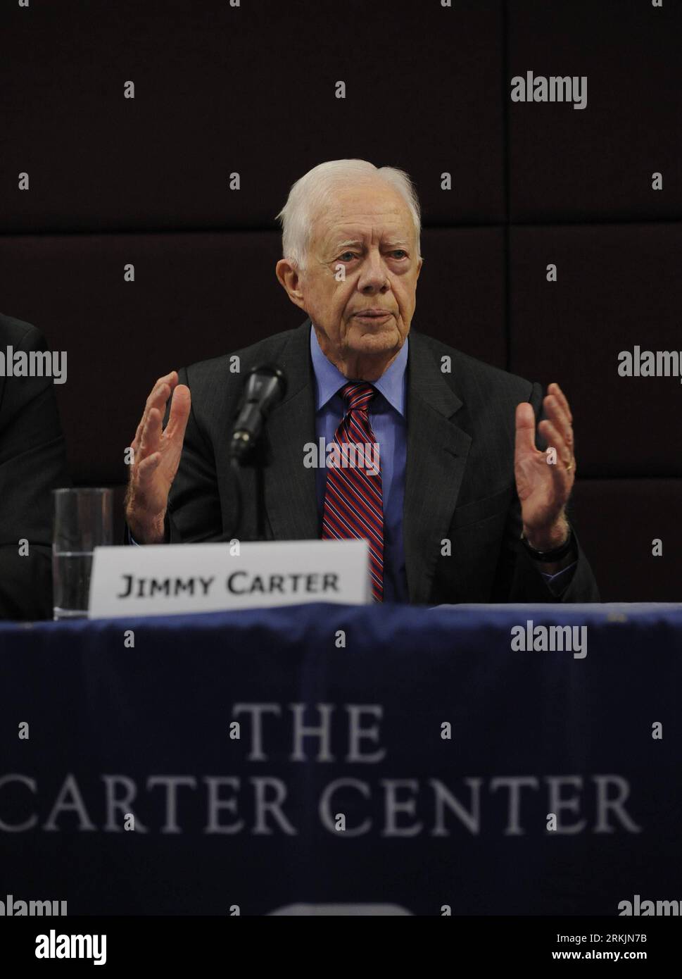 Bildnummer: 56148477  Datum: 05.10.2011  Copyright: imago/Xinhua (111005) -- LONDON, Oct. 5, 2011 (Xinhua) -- Former US President Jimmy Carter addresses the press conference announcing the new funding campaign for the eradication of Guinea worm disease, in London Oct. 5, 2011. Together Carter announced Wednesday in London the launching of a new major funding campaign to make the Guinea worm disease, once wide-spread in Africa and Asia, the second infectious disease be eradicated by human beings after smallpox. (Xinhua/Zeng Yi) (wn) UK-LONDON-JIMMY CARTER-WHO-GUINEA WORM DISEASE-ERADICATION PUB Stock Photo