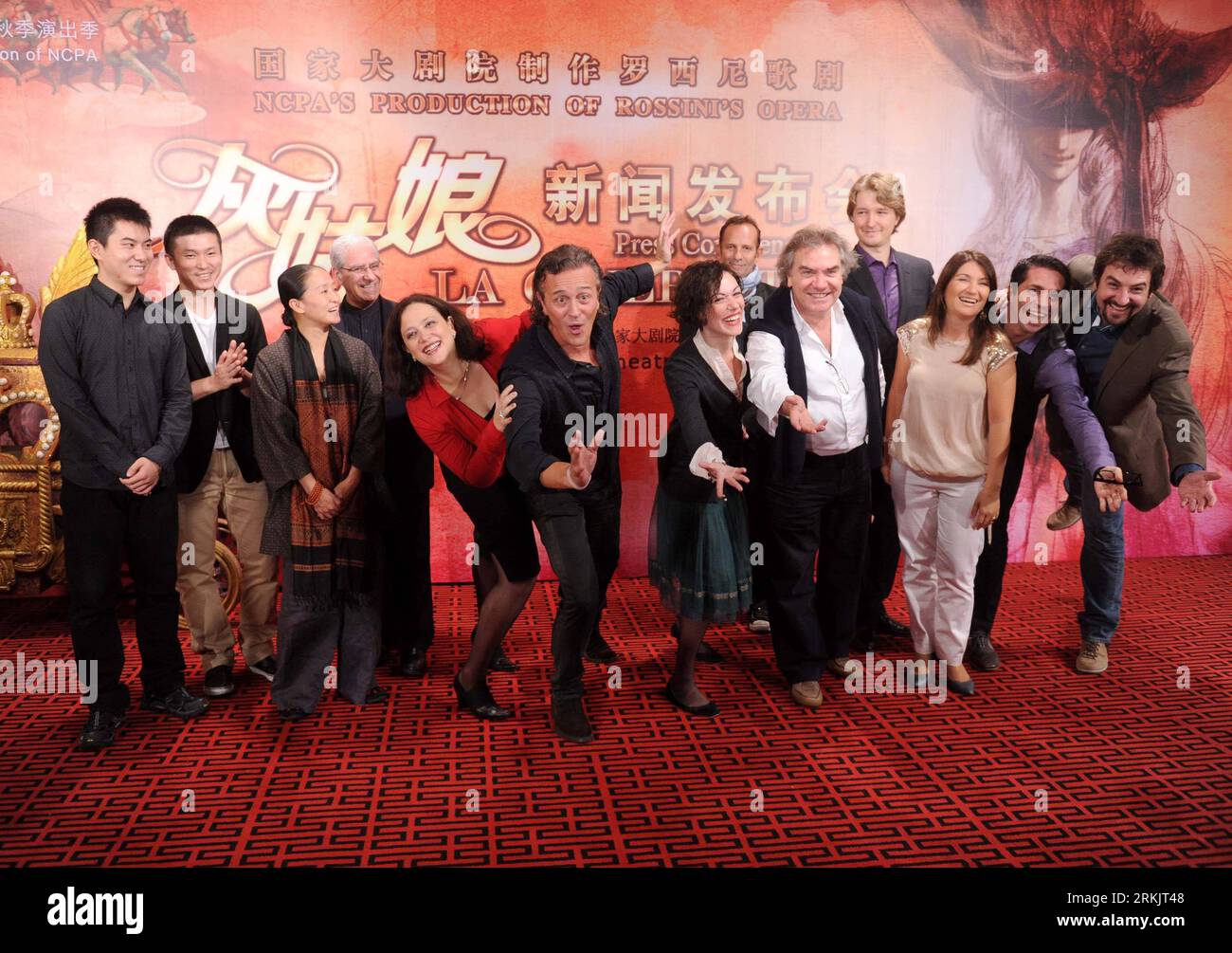 Bildnummer: 56161890  Datum: 09.10.2011  Copyright: imago/Xinhua (111009) -- BEIJING, Oct. 9, 2011 (Xinhua) -- The crew of the opera La Cenerentola poses for a photo on the press conference in Beijing, capital of China, Oct. 9, 2011. La Cenerentola, a three-act opera adapted by Gioachino Rossini, will be presented on the stage in Beijing from Oct. 20 to Oct. 23. The National Centre for the Performing Arts(NCPA) invited the international crew to create this well-known comic opera. (Xinhua/Luo Xiaoguang) (jy) CHINA-BEIJING-OPERA PUBLICATIONxNOTxINxCHN People Musik Kultur Oper PK x0x xtm 2011 que Stock Photo