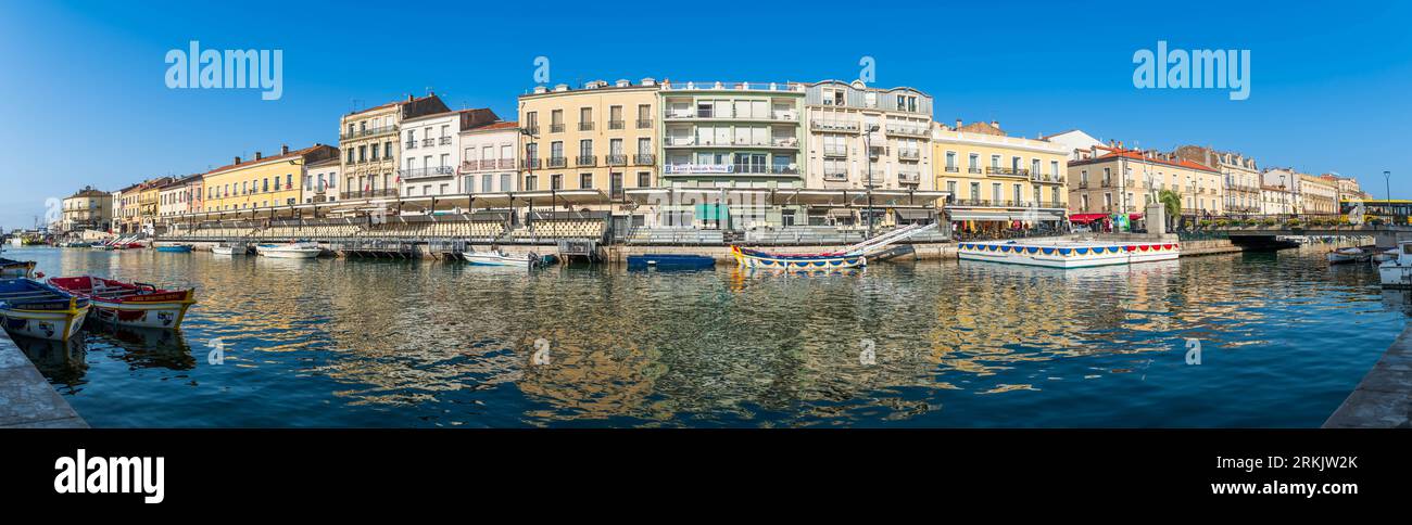 Boats in harbor sete docked hi-res stock photography and images - Alamy