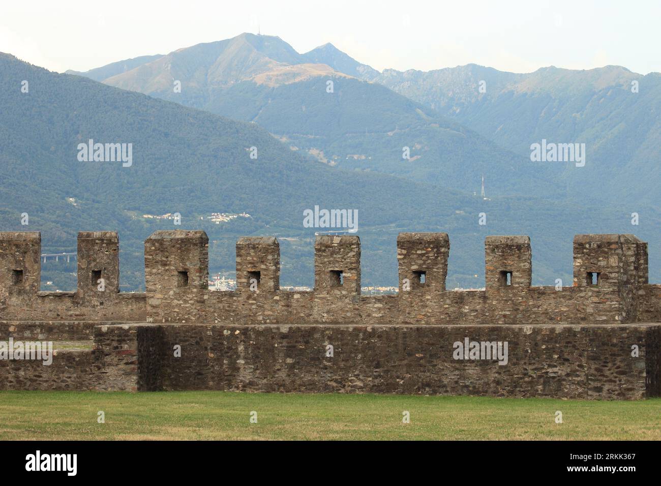Merlons Fencing Merlons in architecture hi-res stock photography and images - Alamy