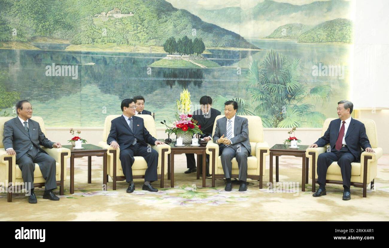 Bildnummer: 56199920  Datum: 20.10.2011  Copyright: imago/Xinhua (111020) -- BEIJING , Oct. 20, 2011 (Xinhua) -- Liu Yunshan (2nd R), head of the Publicity Department of the Central Committee of the Communist Party of China, meets with Kim Pyong Ho, director general of Korean Central News Agency (KCNA) of the Democratic People s Republic of Korea (DPRK), in Beijing, capital of China, Oct. 20, 2011. (Xinhua/Huang Jingwen) (llp) CHINA-BEIJING-LIU YUNSHAN-DPRK-MEETING (CN) PUBLICATIONxNOTxINxCHN People Politik xns x0x 2011 quer      56199920 Date 20 10 2011 Copyright Imago XINHUA  Beijing OCT 20 Stock Photo