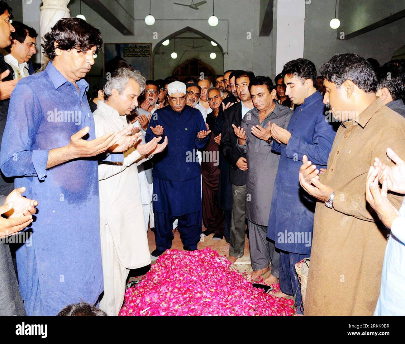 Toheed Bhutto Nusrat bhutto hi-res stock photography and images - Alamy