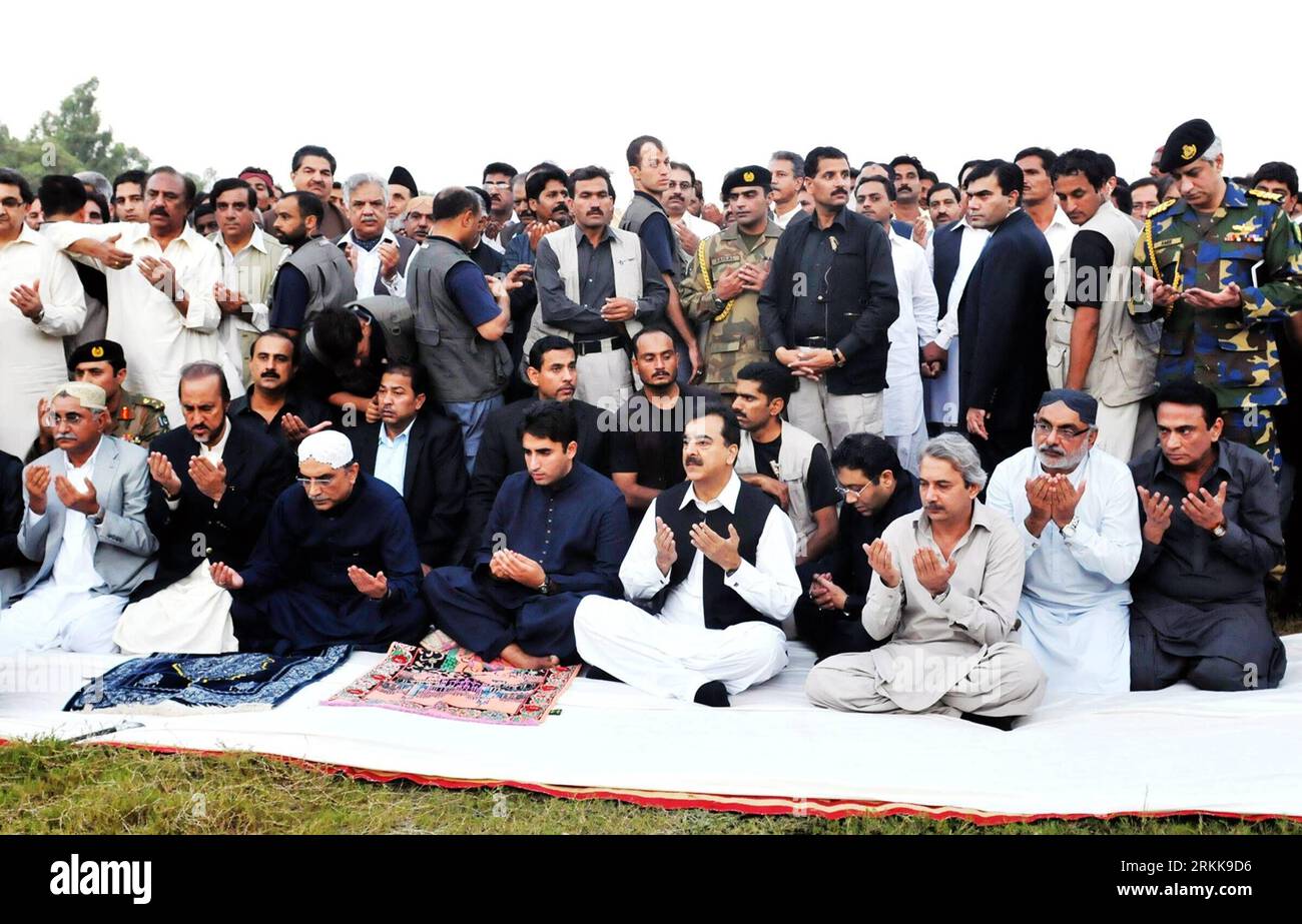 Toheed Bhutto Nusrat bhutto hi-res stock photography and images - Alamy