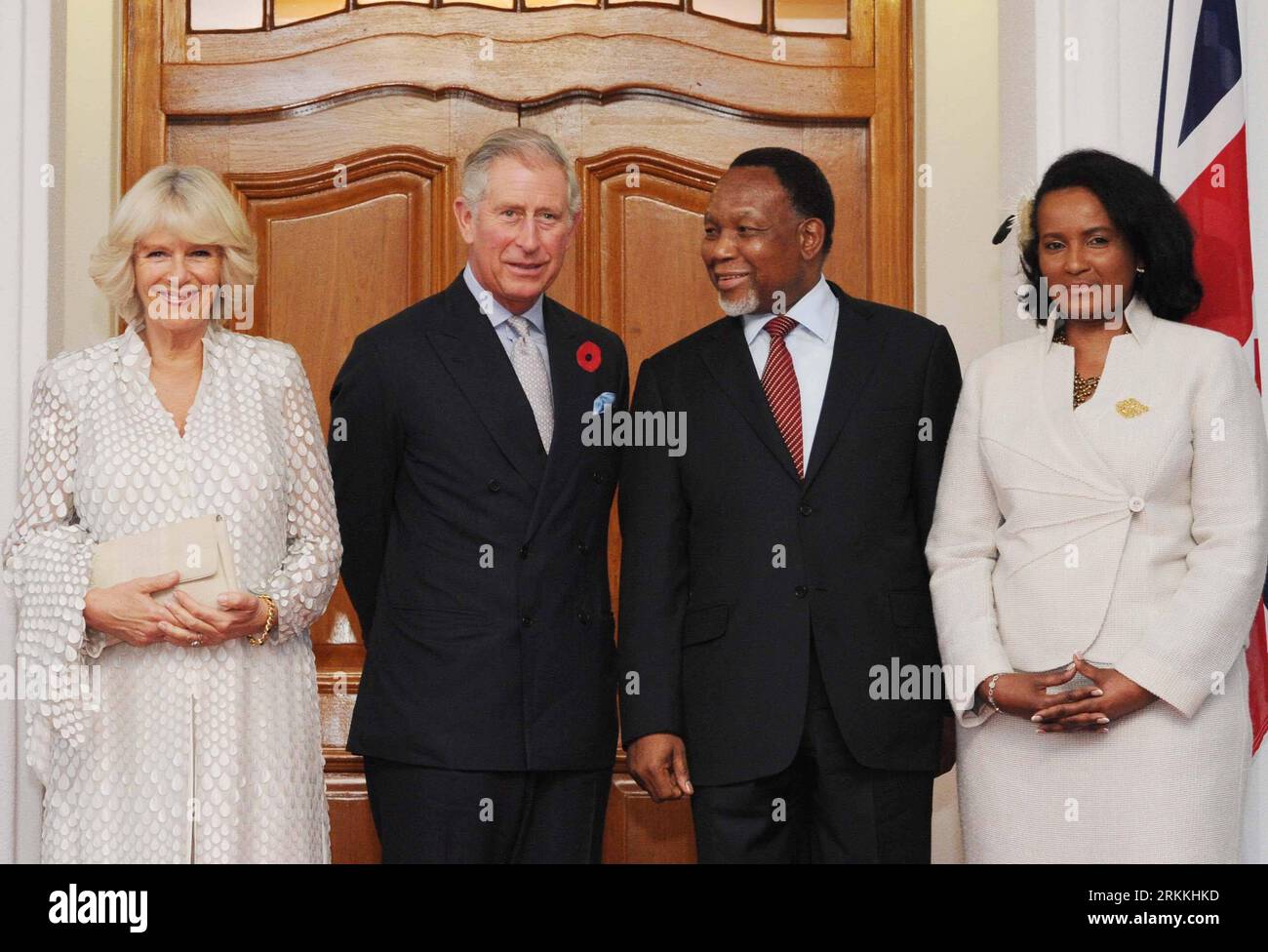 Bildnummer: 56245568 Datum: 03.11.2011 Copyright: imago/Xinhua (111103) --  PRETORIA, Nov. 3, 2011 (Xinhua) -- South African Deputy President Kgalema  Motlanthe (2nd R) accompanied by his partner Ms Gugu Mtshali (1st R),  welcome