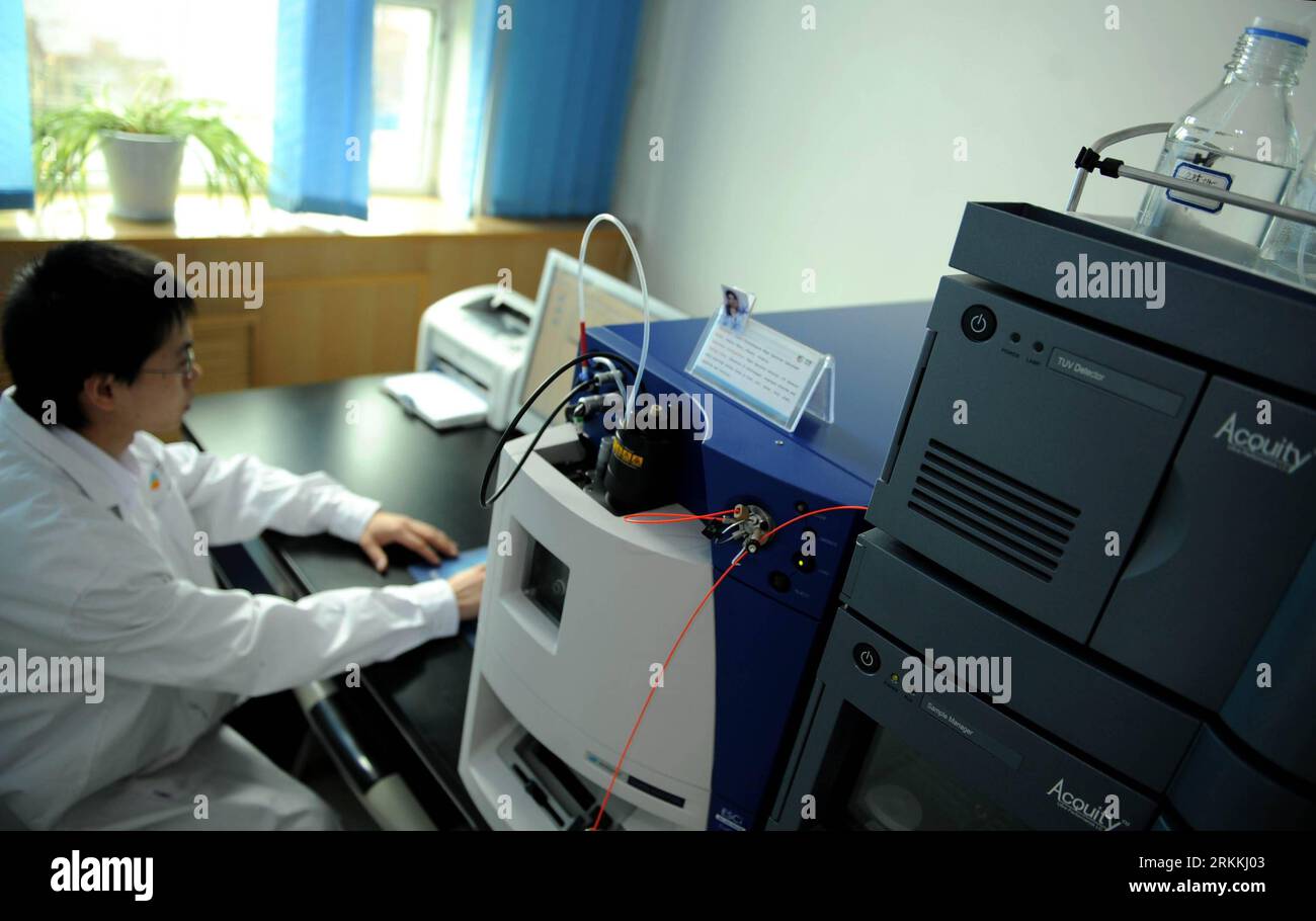 Chromatographic system hires stock photography and images Alamy
