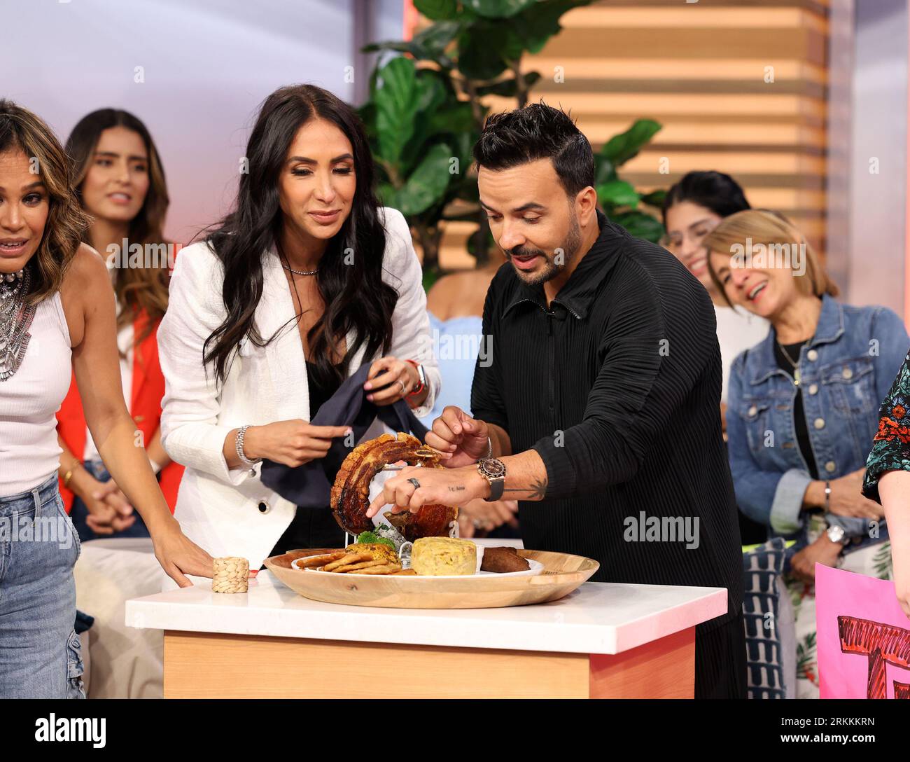 Miami, United States Of America. 24th Aug, 2023. DORAL, FL-AUG 25: Cynthia Urias and Luis Fonsi are seen during Univision “Despierta America” on August 25, 2023 in Doral, Florida. (Photo by Alberto E. Tamargo/Sipa USA) Credit: Sipa USA/Alamy Live News Stock Photo