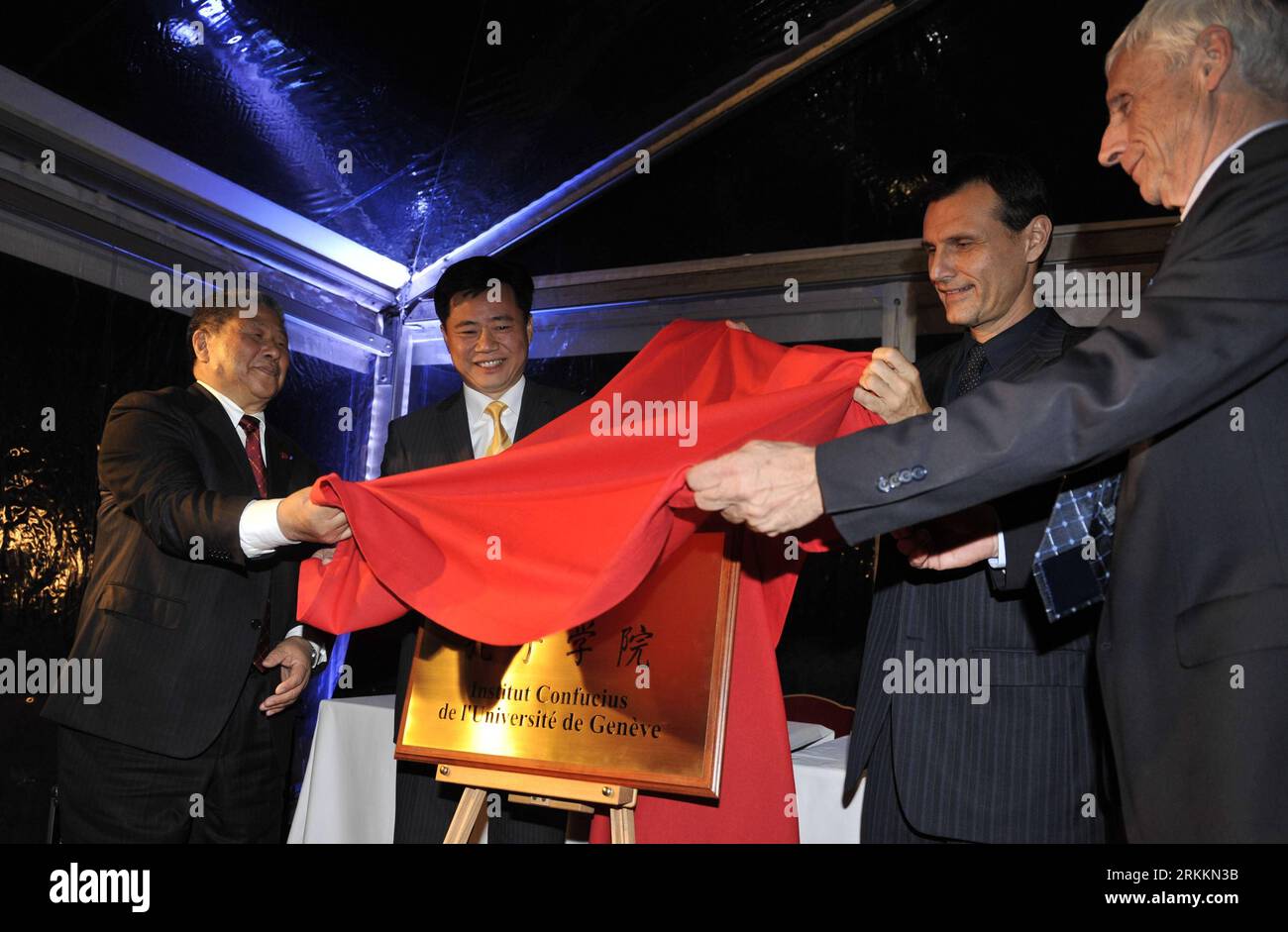 Bildnummer: 56261911  Datum: 08.11.2011  Copyright: imago/Xinhua (111108) -- GENEVA, Nov. 8, 2011 (Xinhua) -- (L to R) Ji Baocheng, president of Renmin University of China, Chinese ambassador to Switzerland Wu Ken, Geneva State Education Minister Charles Beer and President of University of Geneva Jean-Dominique Vassalli, attend the unveiling ceremony of a Confucius Institute in Geneva, Switzerland, Nov. 8, 2011. The Confucius Institute was launched at University of Geneva on Tuesday. (Xinhua/Yu Yang) SWITZERLAND-GENEVA-CONFUCIUS INSTITUTE PUBLICATIONxNOTxINxCHN People Politik x0x xkg 2011 quer Stock Photo