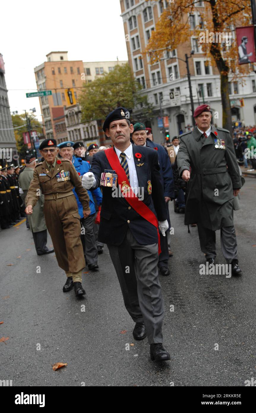 Bildnummer: 56272981  Datum: 11.11.2011  Copyright: imago/Xinhua (111112) -- VANCOUVER, Nov. 12, 2011 (Xinhua) -- Canadian veterans and military personnel participate in the Remembrance Day ceremony in Vancouver, Canada, on Nov. 11, 2011. The Remembrance Day is a memorial day observed in the Commonwealth countries to remember the sacrifice of the members of the armed forces and civilians in times of war, specifically since World War I. This day is observed on Nov. 11 to recall the official end of World War I at 11 a.m. on Nov. 11, 1918, with Germany s surrendering and signing the Armistice. (X Stock Photo