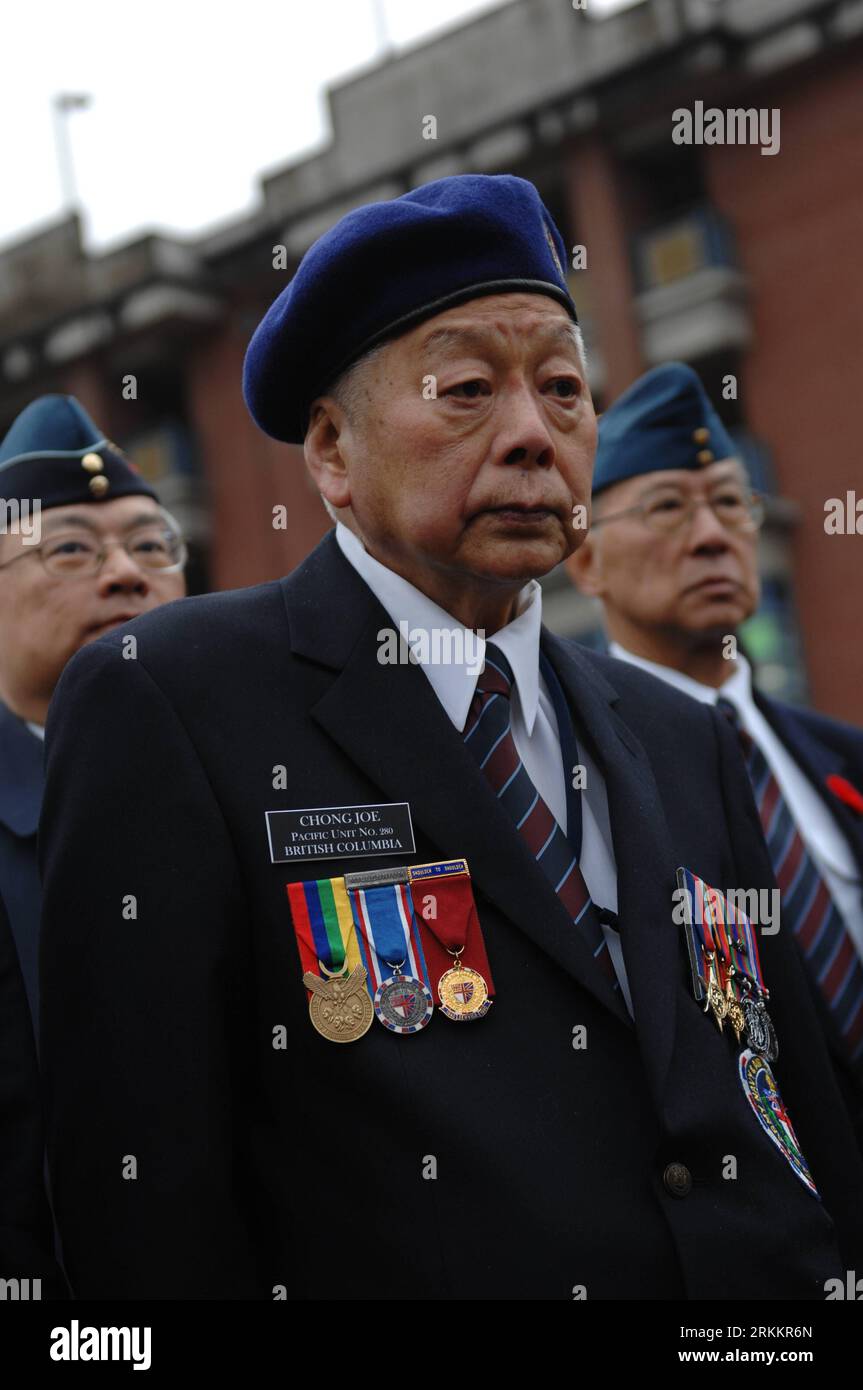 Bildnummer: 56272990  Datum: 11.11.2011  Copyright: imago/Xinhua (111112) -- VANCOUVER, Nov. 12, 2011 (Xinhua) -- Chinese Canadian veterans attend the Remembrance Day ceremony in Vancouver, Canada, on Nov. 11, 2011. The Remembrance Day is a memorial day observed in the Commonwealth countries to remember the sacrifice of the members of the armed forces and civilians in times of war, specifically since World War I. This day is observed on Nov. 11 to recall the official end of World War I at 11 a.m. on Nov. 11, 1918, with Germany s surrendering and signing the Armistice. (Xinhua/Sergei Bachlakov) Stock Photo