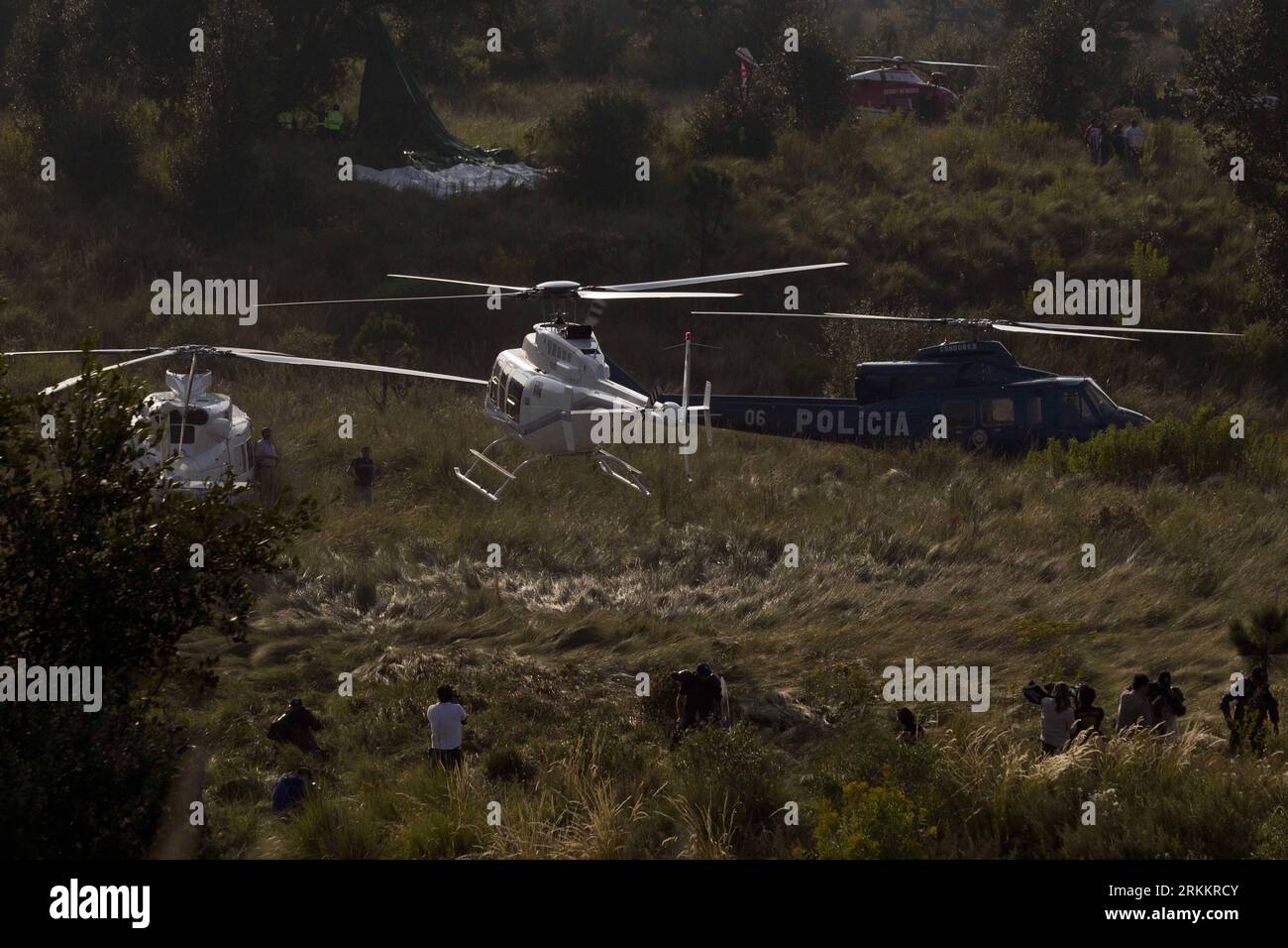 Bildnummer: 56273074  Datum: 11.11.2011  Copyright: imago/Xinhua (111112) -- CHALCO, Nov. 12, 2011 (Xinhua) -- Police helicopters land at the site where the helicopter carriying Mexican Interior Minister Francisco Blake Mora crashed, in the municipality of Chalco, State of Mexico, Mexico, on Nov. 11, 2011. Mexican Interior Minister Francisco Blake Mora and Vice Interior Minister Felipe Zamora were killed in a helicopter crash on Friday, official sources said. (Xinhua/Claudio Cuz) (zf) MEXICO-INTERIOR MINISTER-FRANCISCO BLAKE MORA-DEATH PUBLICATIONxNOTxINxCHN People Politik Absturz Hubschrauber Stock Photo