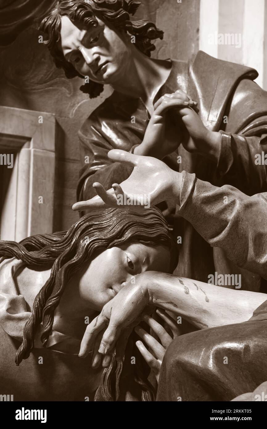 Kiss of death statue hi-res stock photography and images - Alamy Kiss of death statue hi-res stock photography and images - Alamy