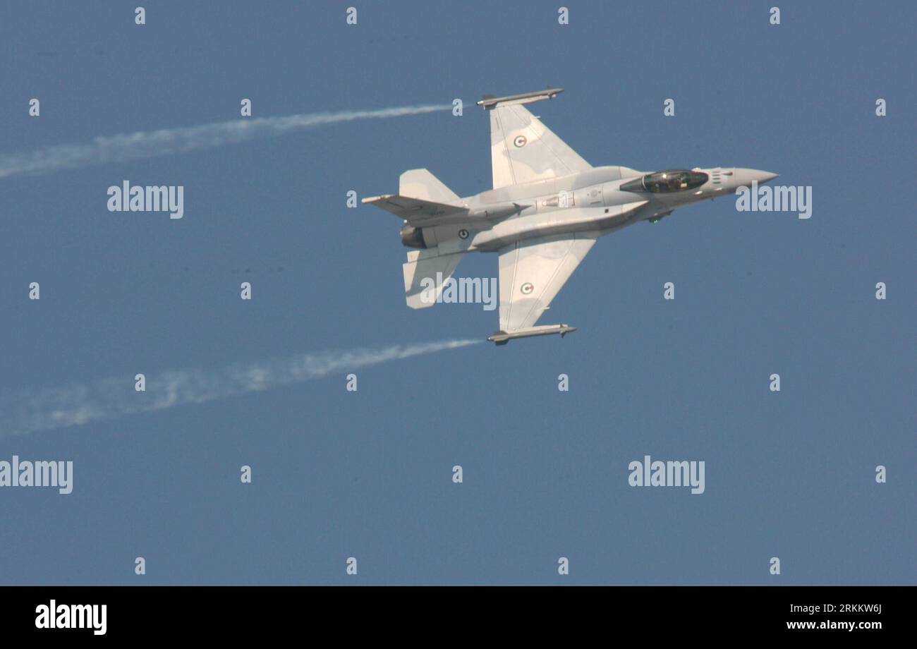F16 kampfjet hi-res stock photography and images - Alamy