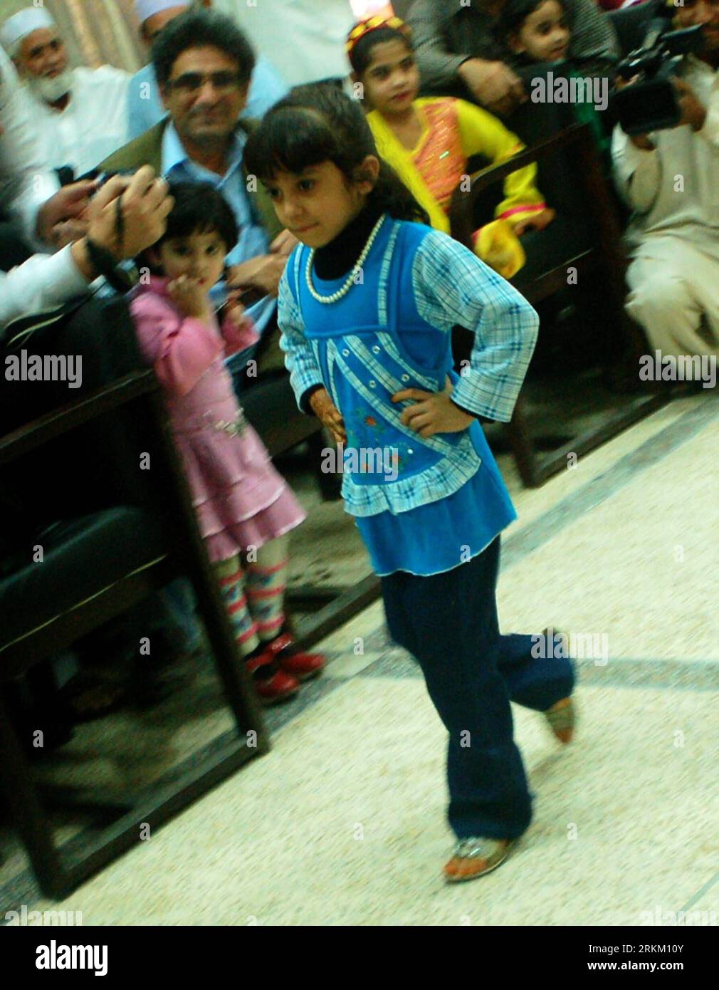 Children fashion show hires stock photography and images Alamy