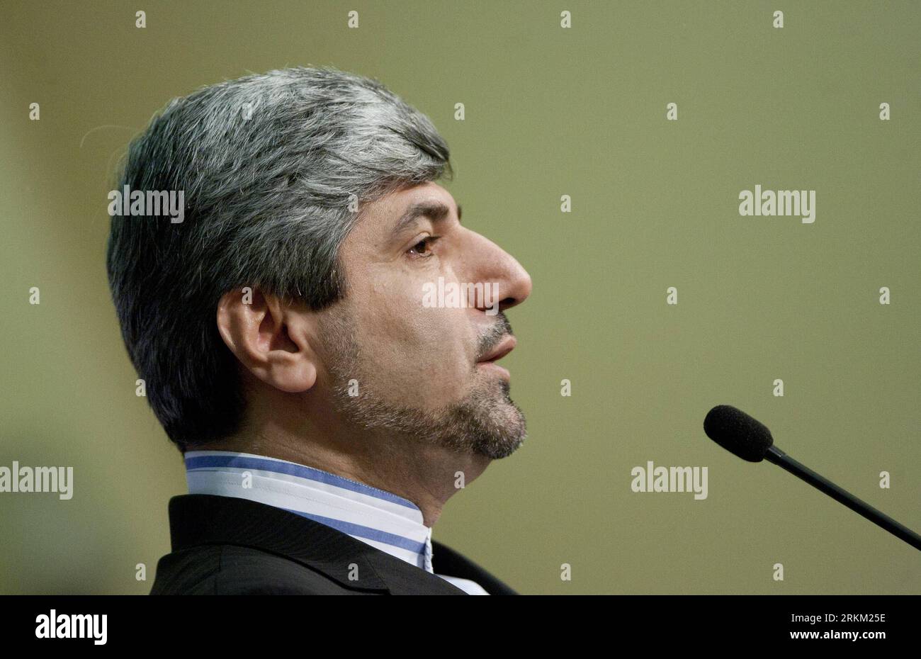 Bildnummer: 56386257  Datum: 22.11.2011  Copyright: imago/Xinhua (111122) -- TEHRAN, Nov. 22, 2011 (Xinhua) --Iranian Foreign Ministry spokesman Ramin Mehmanparast speaks during a press conference in Tehran, Iran, Nov. 22, 2011. Mehmanparast said on Tuesday that latest Western sanctions against the country aim at propagandistic and psychological war. (Xinhua/Ahmad Halabisaz) (srb) IRAN-TEHRAN-FOREIGN RELATION PUBLICATIONxNOTxINxCHN People Politik Porträt x0x xst premiumd 2011 quer      56386257 Date 22 11 2011 Copyright Imago XINHUA  TEHRAN Nov 22 2011 XINHUA Iranian Foreign Ministry spokesman Stock Photo